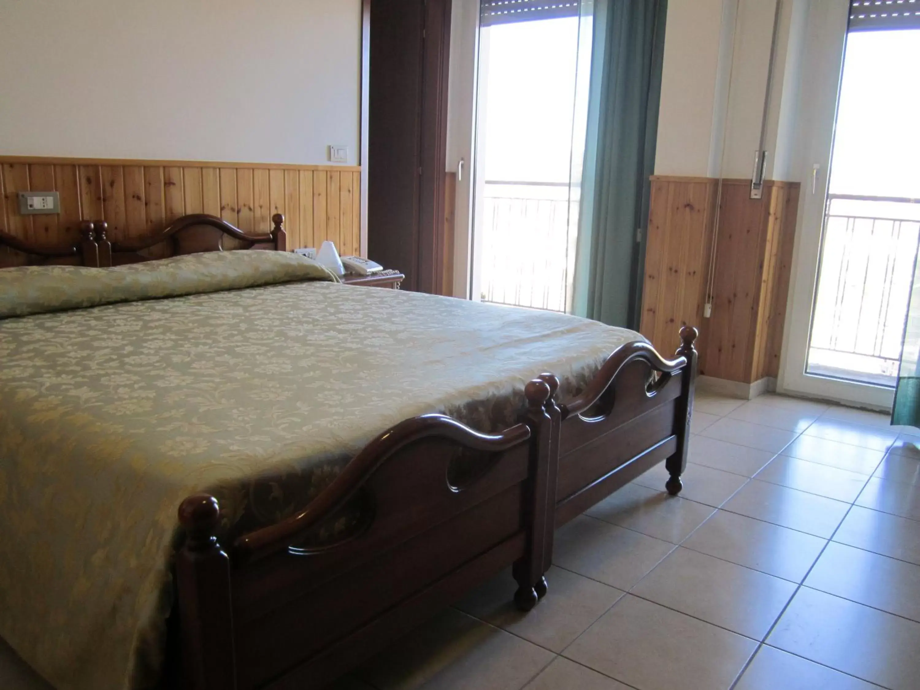 Bedroom, Bed in Tourist Hotel