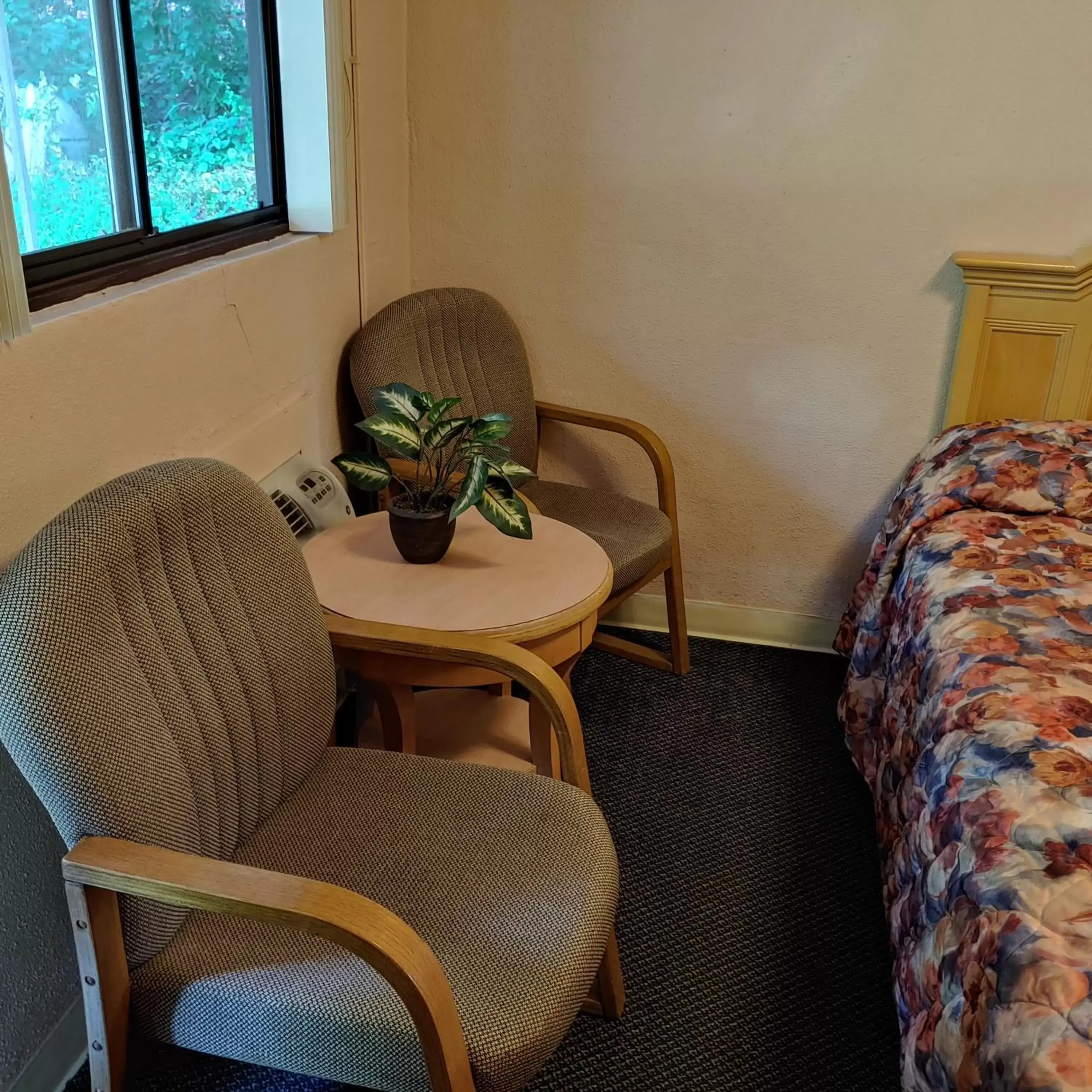 Seating Area in Rolling Brook Inn