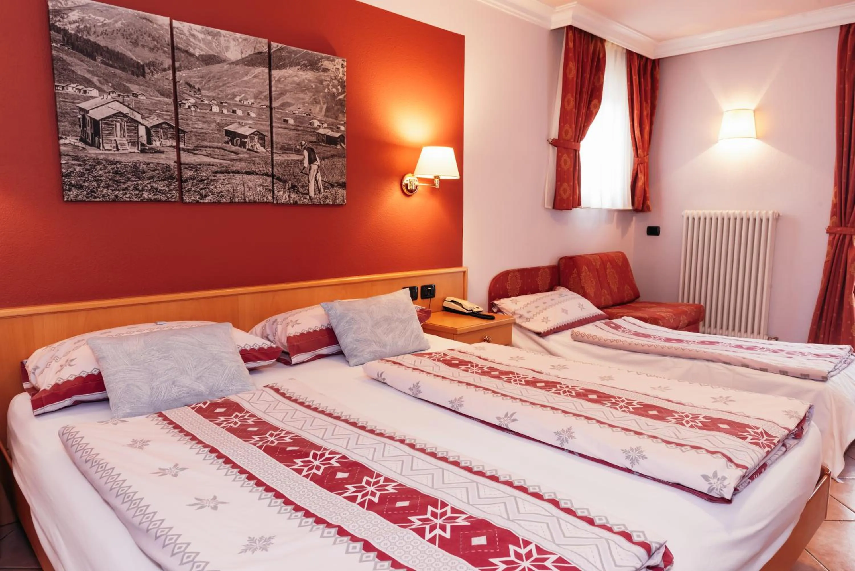 Balcony/Terrace, Bed in Hotel Garni Rin Da Rin