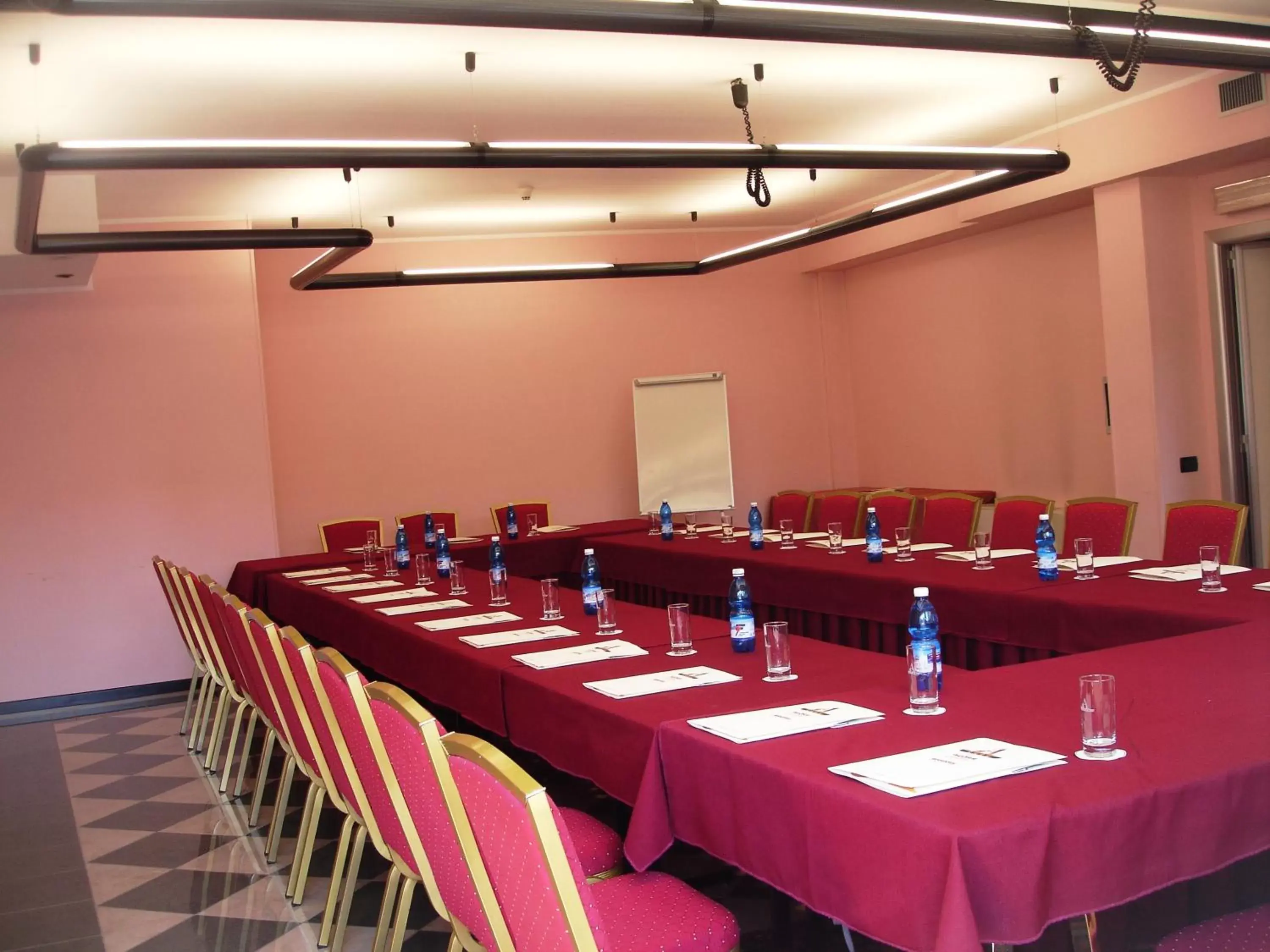 Business facilities in Augustus Hotel