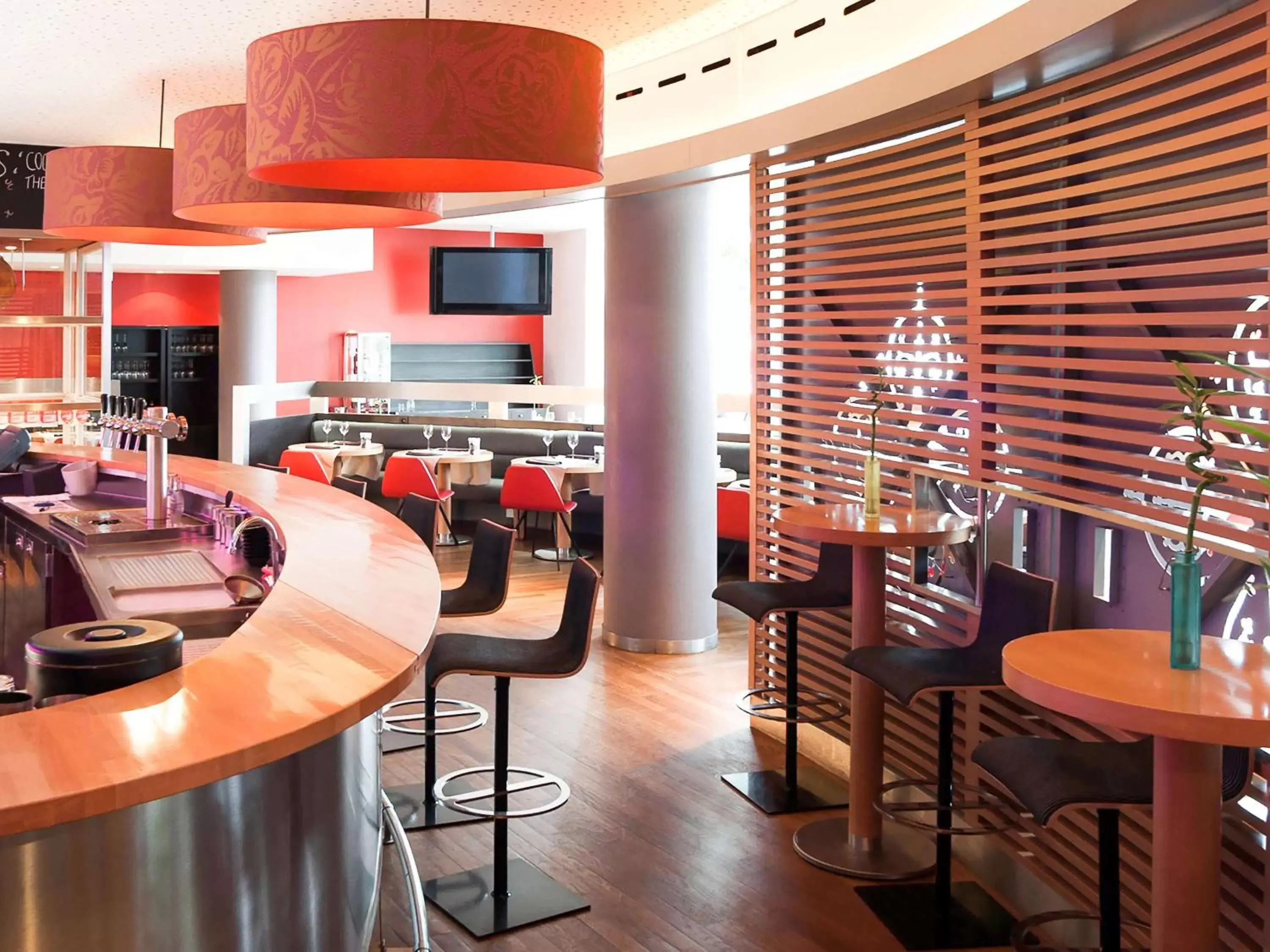 Lounge or bar, Restaurant/Places to Eat in Novotel Leuven Centrum