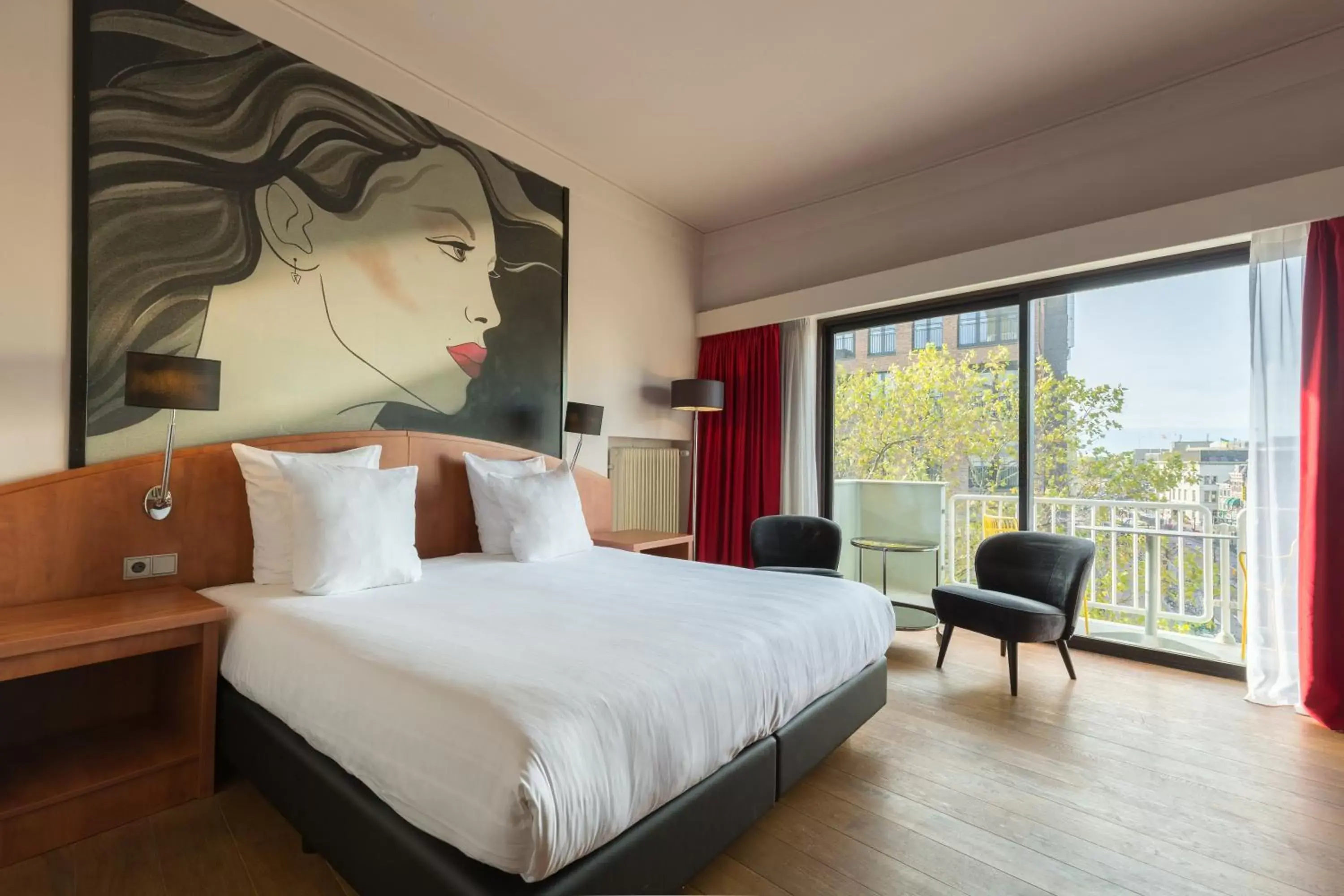 Photo of the whole room, Bed in Leonardo Hotel Utrecht City Center