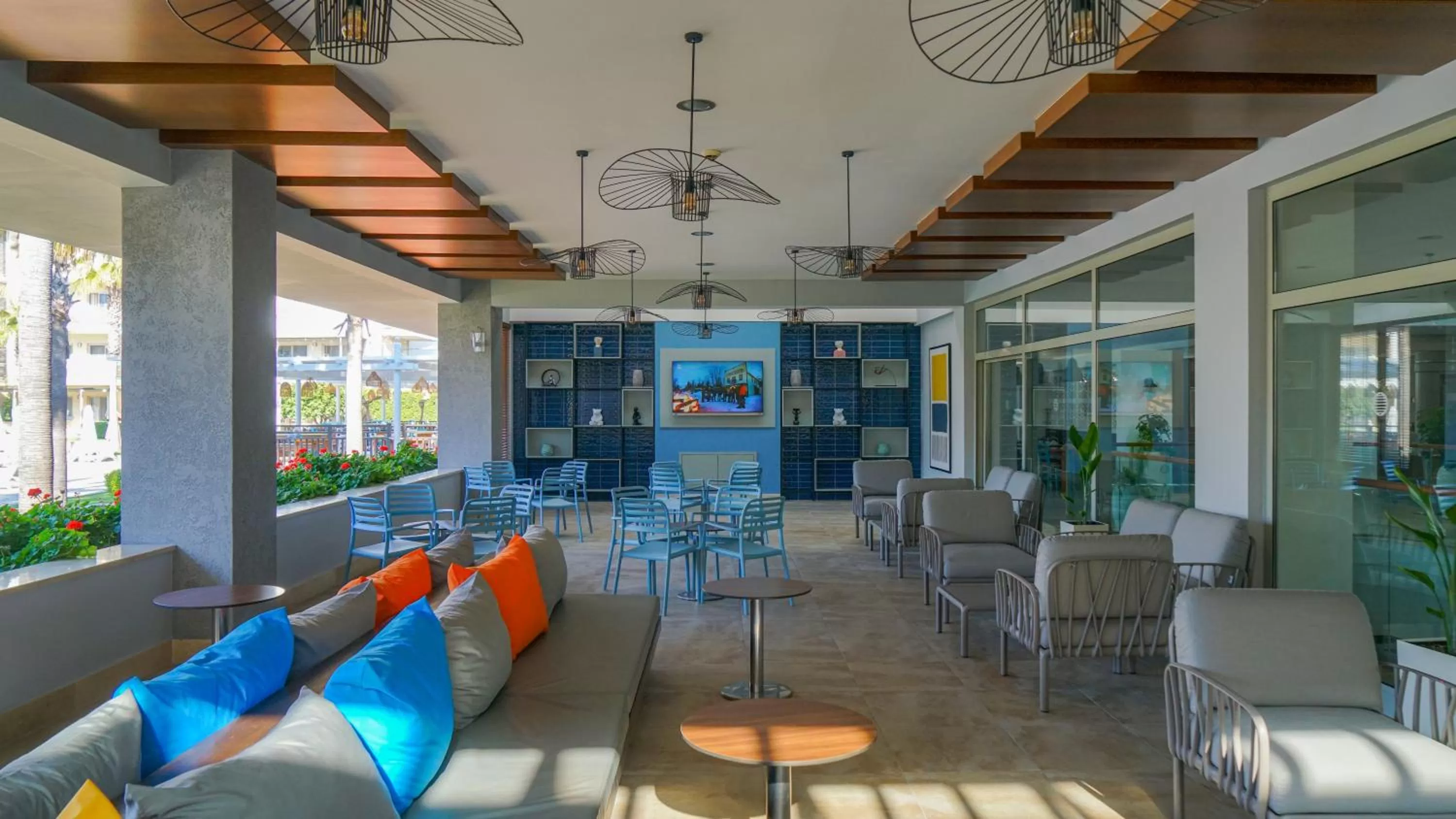 Communal lounge/ TV room in Barut B Suites