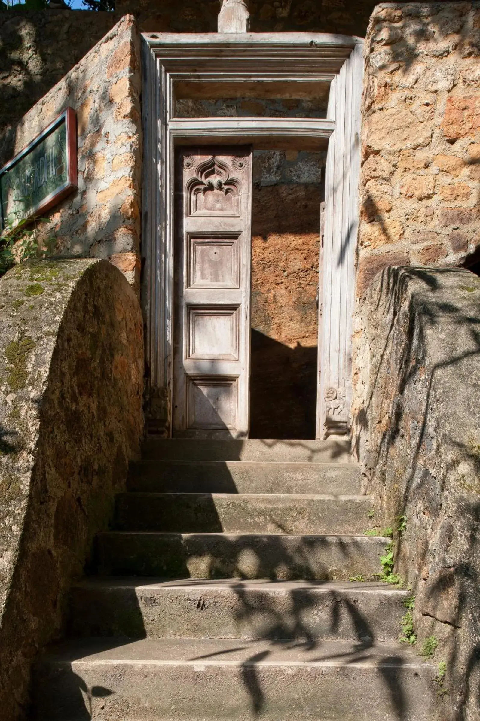 Facade/entrance in The Kandy Samadhicentre