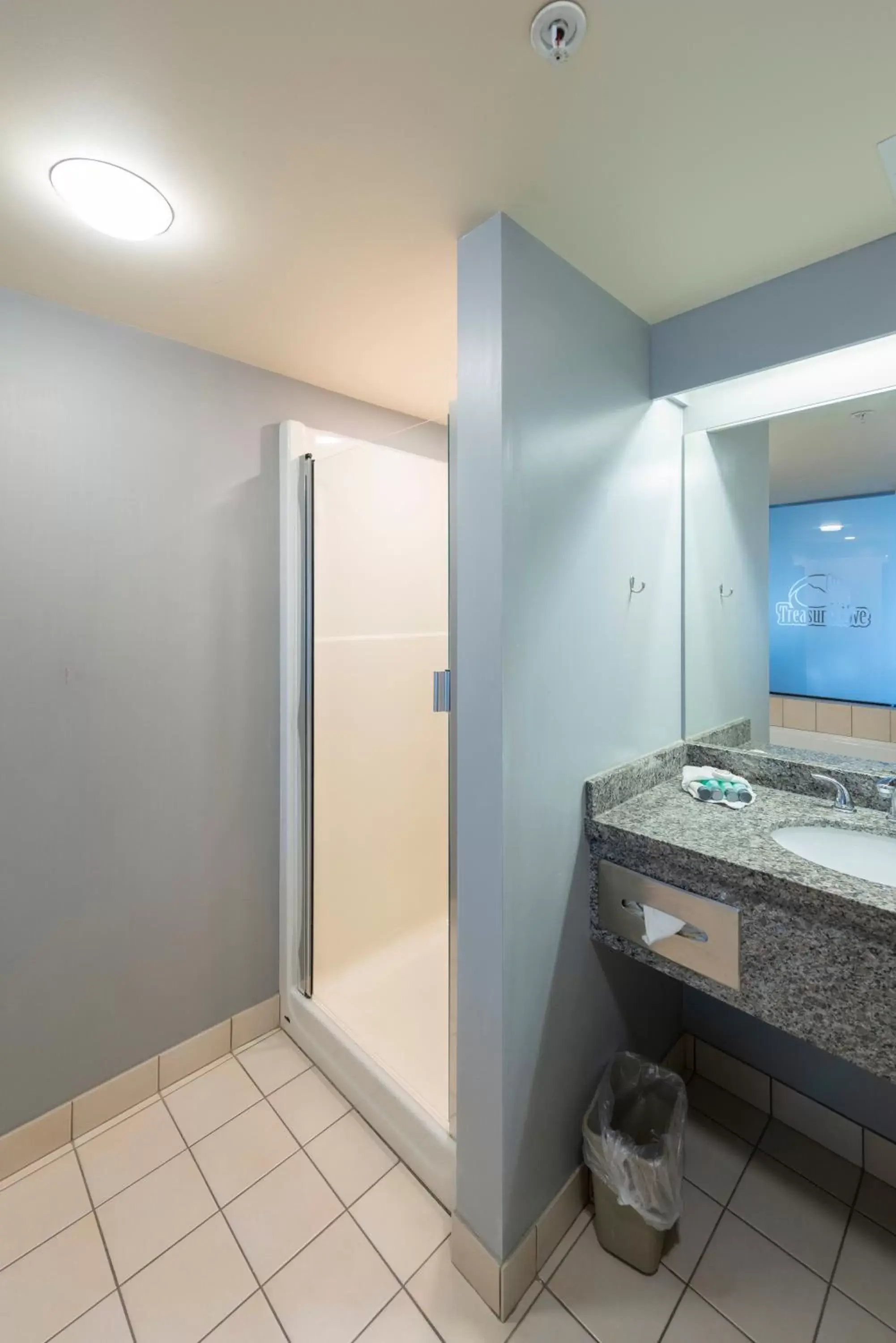 Shower, Bathroom in Prestige Treasure Cove Resort, WorldHotels Elite