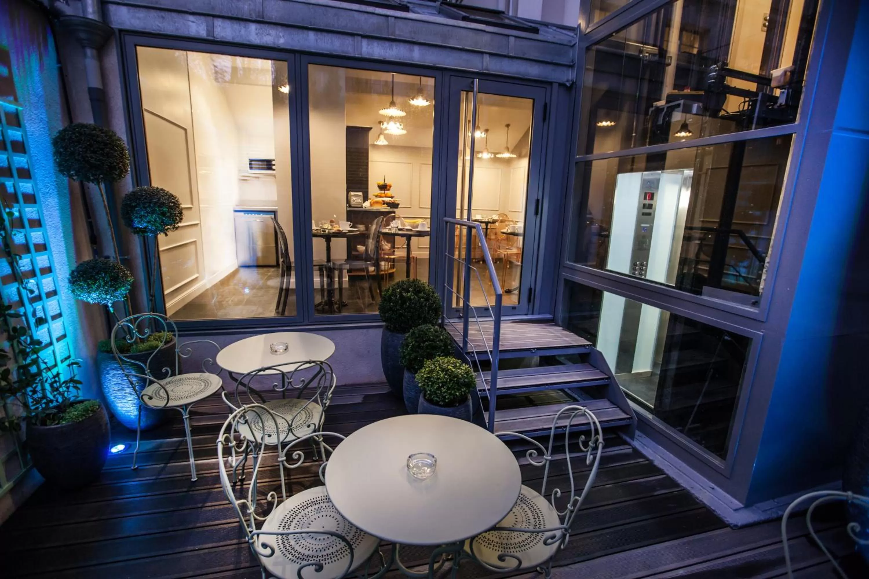 Patio in Le Mireille