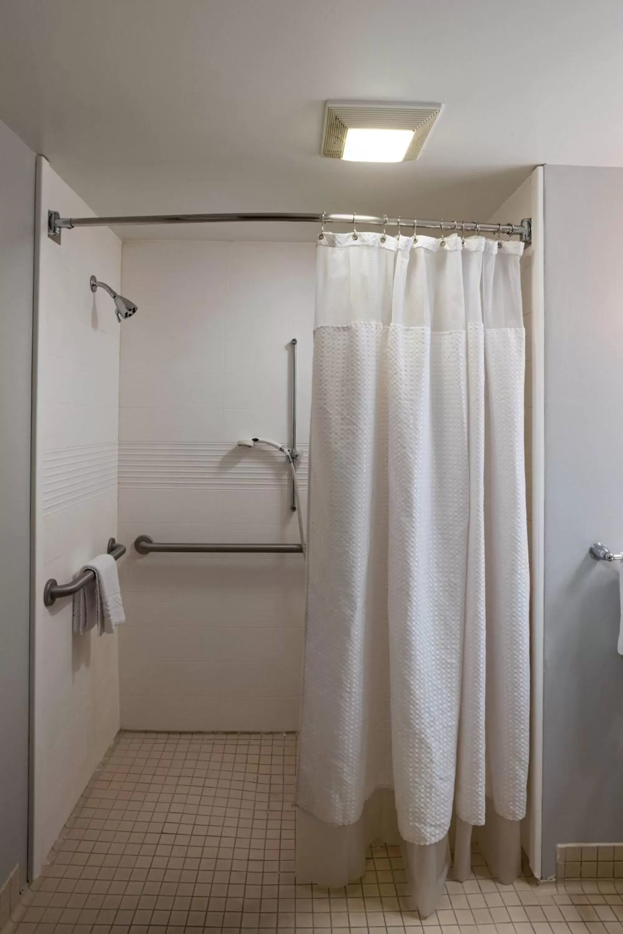 Bathroom in TownePlace Suites by Marriott Baton Rouge South