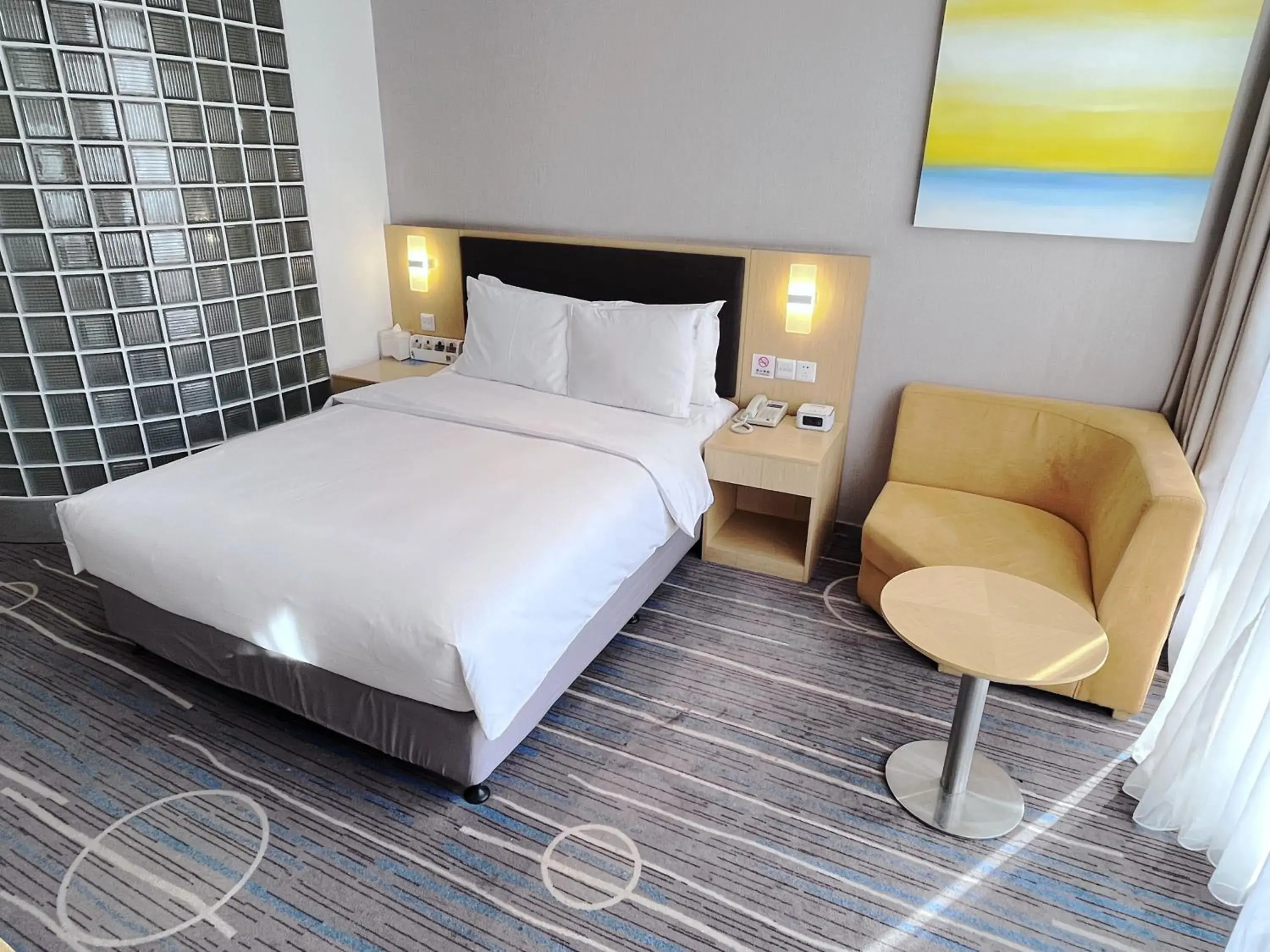 Bedroom, Bed in Holiday Inn Express Shijiazhuang Heping, an IHG Hotel