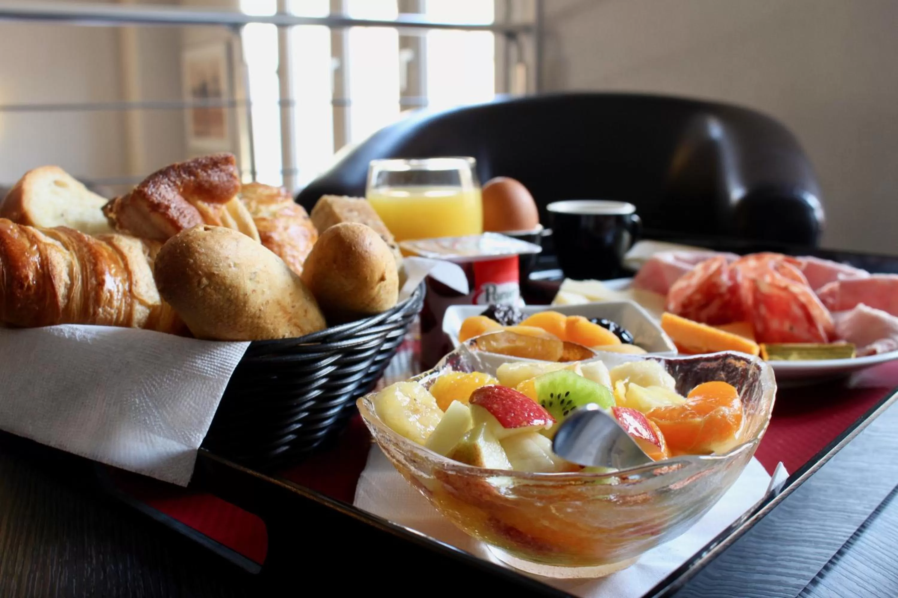 Food and drinks in Logis Hotel - Le Charleston