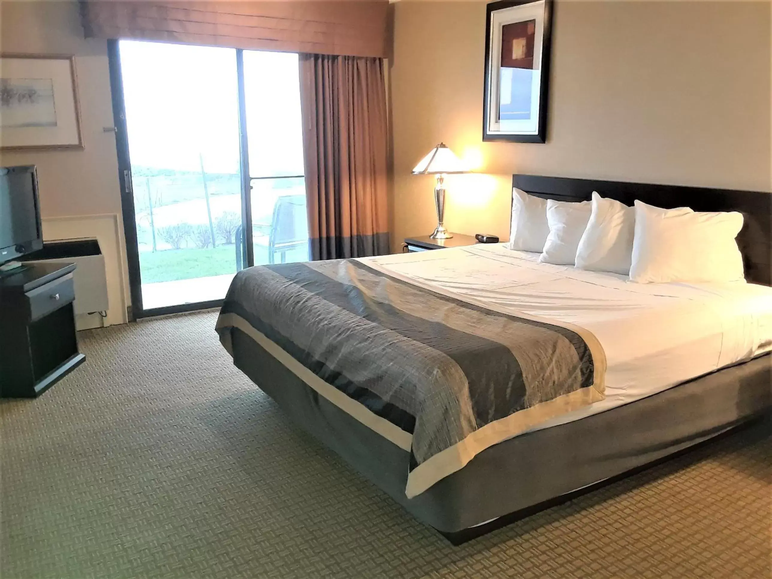 Bed in Ramada by Wyndham Jordan/Beacon Harbourside Resort