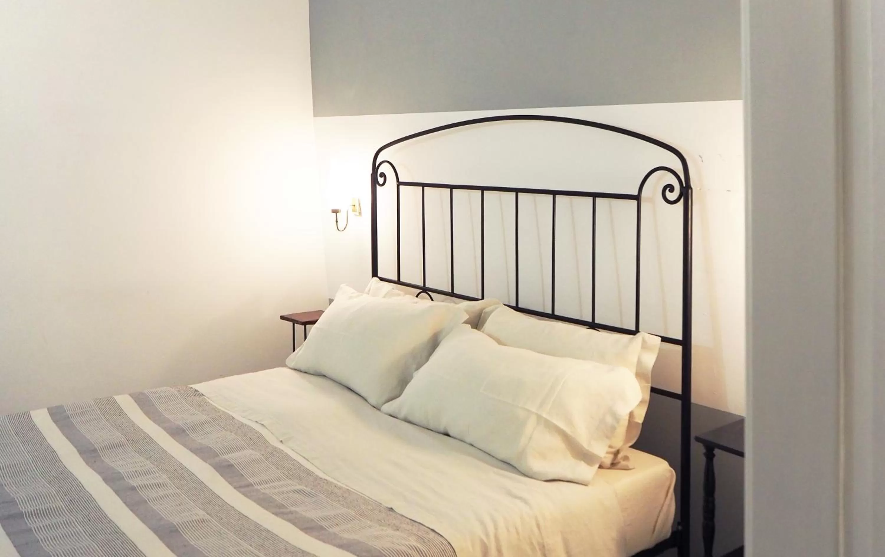 Bedroom in Albergo Diffuso Sotto le Cummerse