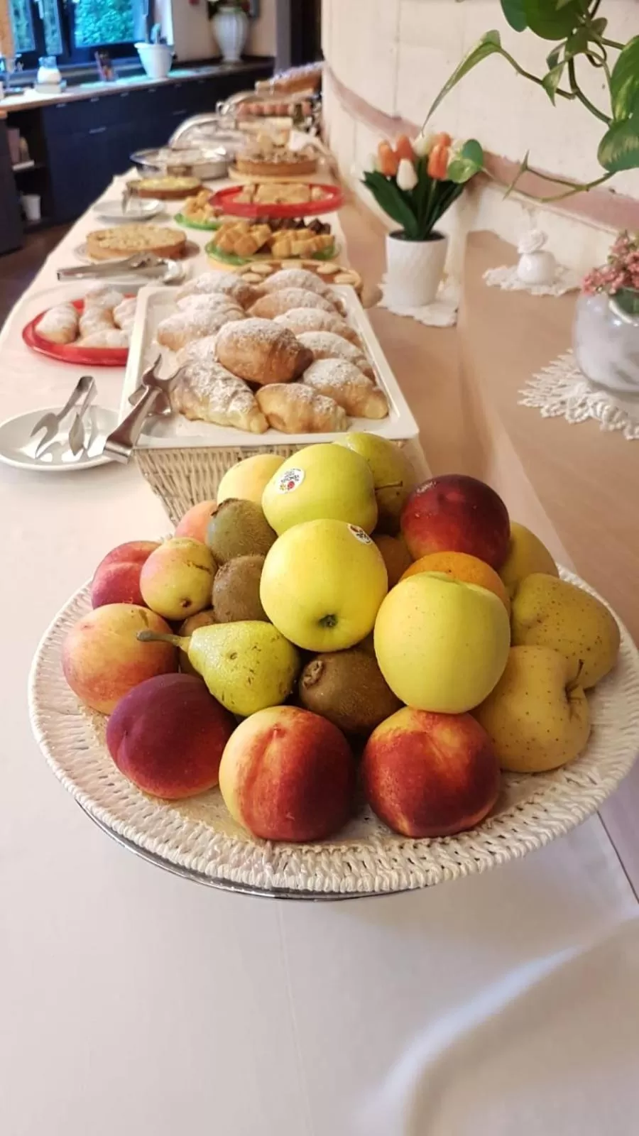 Buffet breakfast in Abalon Pompei Resort