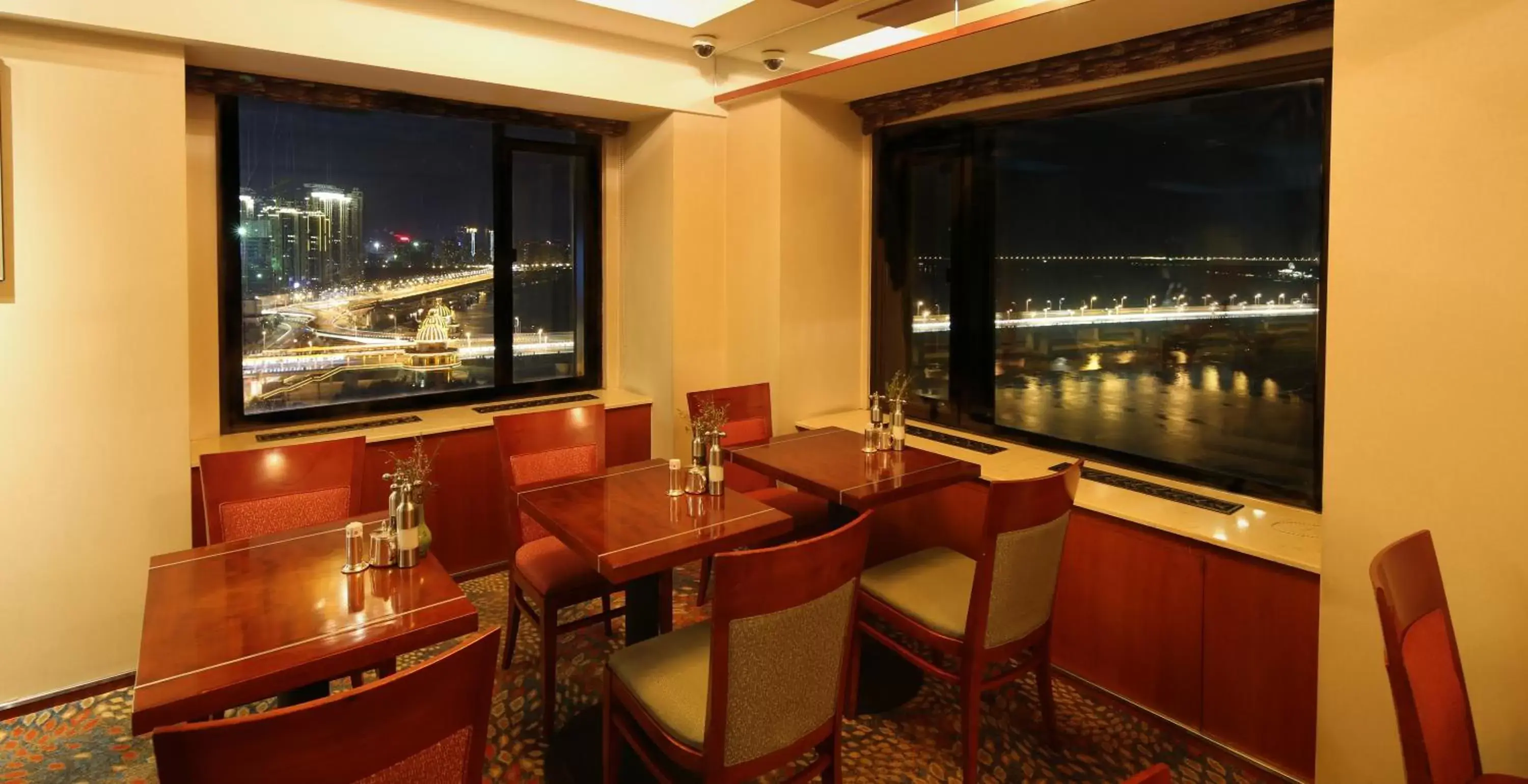 Lounge or bar, Restaurant/Places to Eat in Shangri-La Harbin