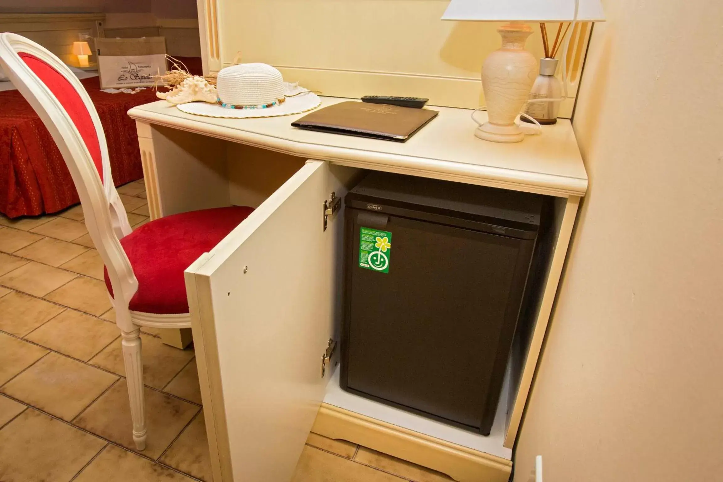 Photo of the whole room, Kitchen/Kitchenette in Hotel lo Squalo