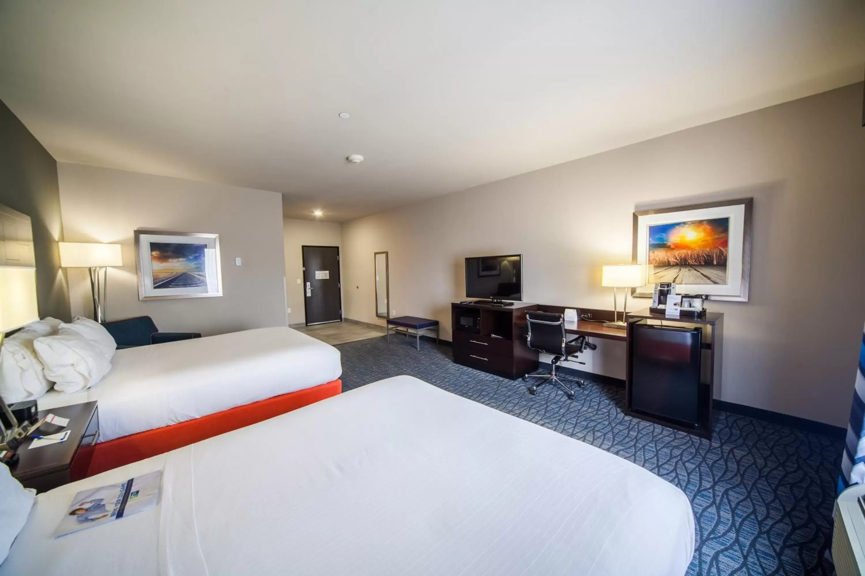 Photo of the whole room in Holiday inn Express & Suites Oklahoma City Southeast, an IHG Hotel