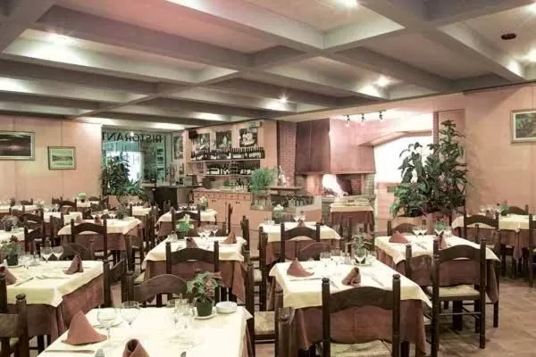 Restaurant/places to eat in Hotel Aurora