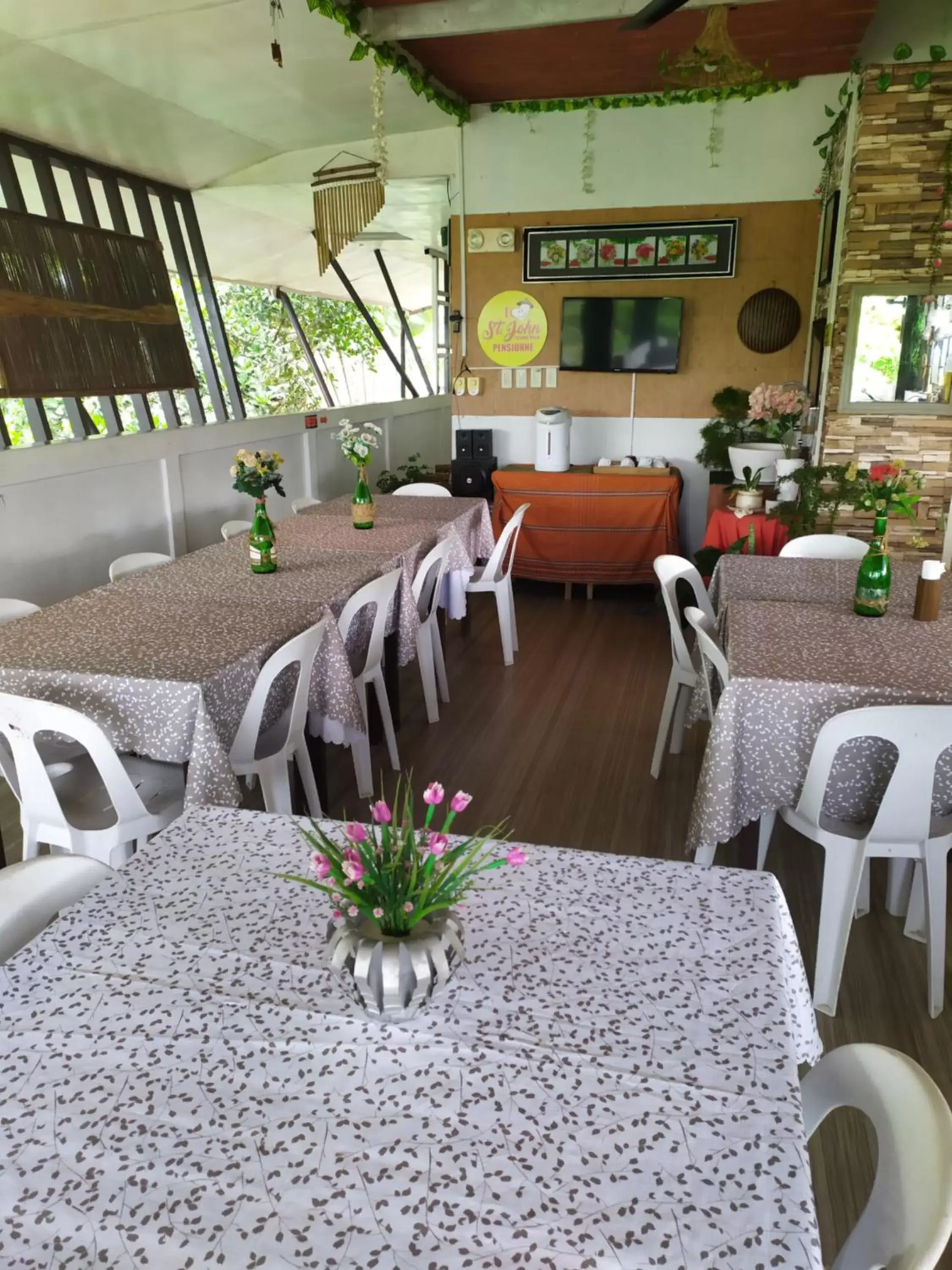 Dining area in St. John Island View Pensionne