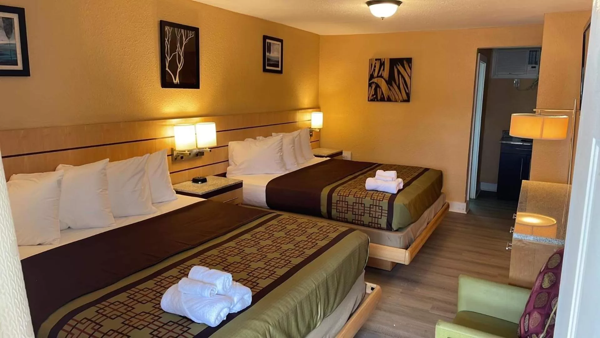 Bed in Sunburst Hotel