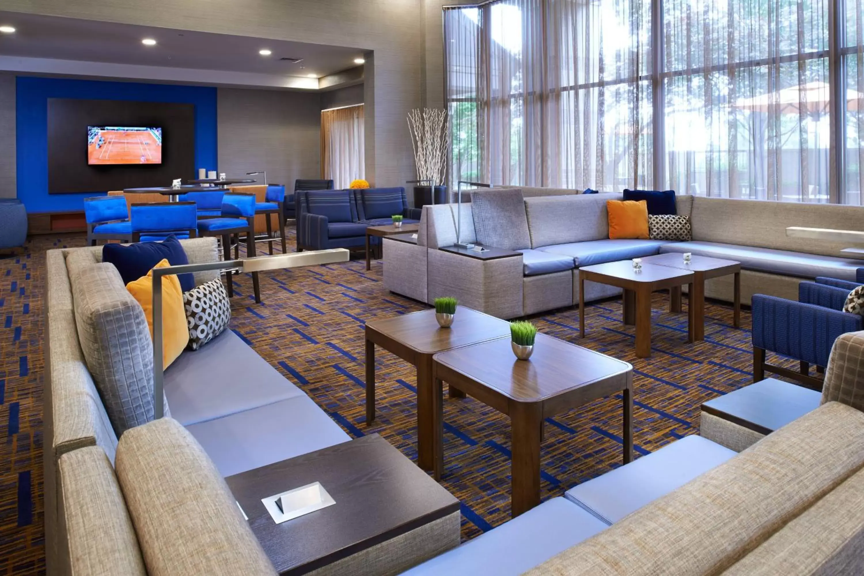 Lobby or reception, Lounge/Bar in Courtyard Kansas City Overland Park / Convention Center
