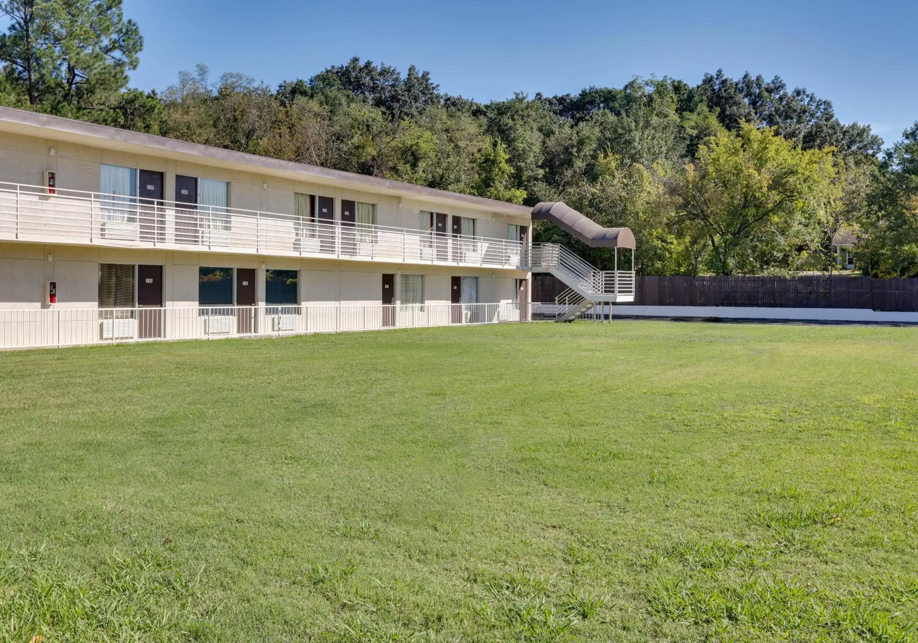 Property building in Super 8 by Wyndham Fort Smith Property building in Super 8 by Wyndham Fort Smith