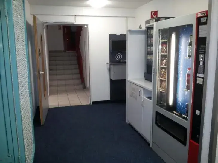 Food and drinks, Kitchen/Kitchenette in Motel 24h Bremen