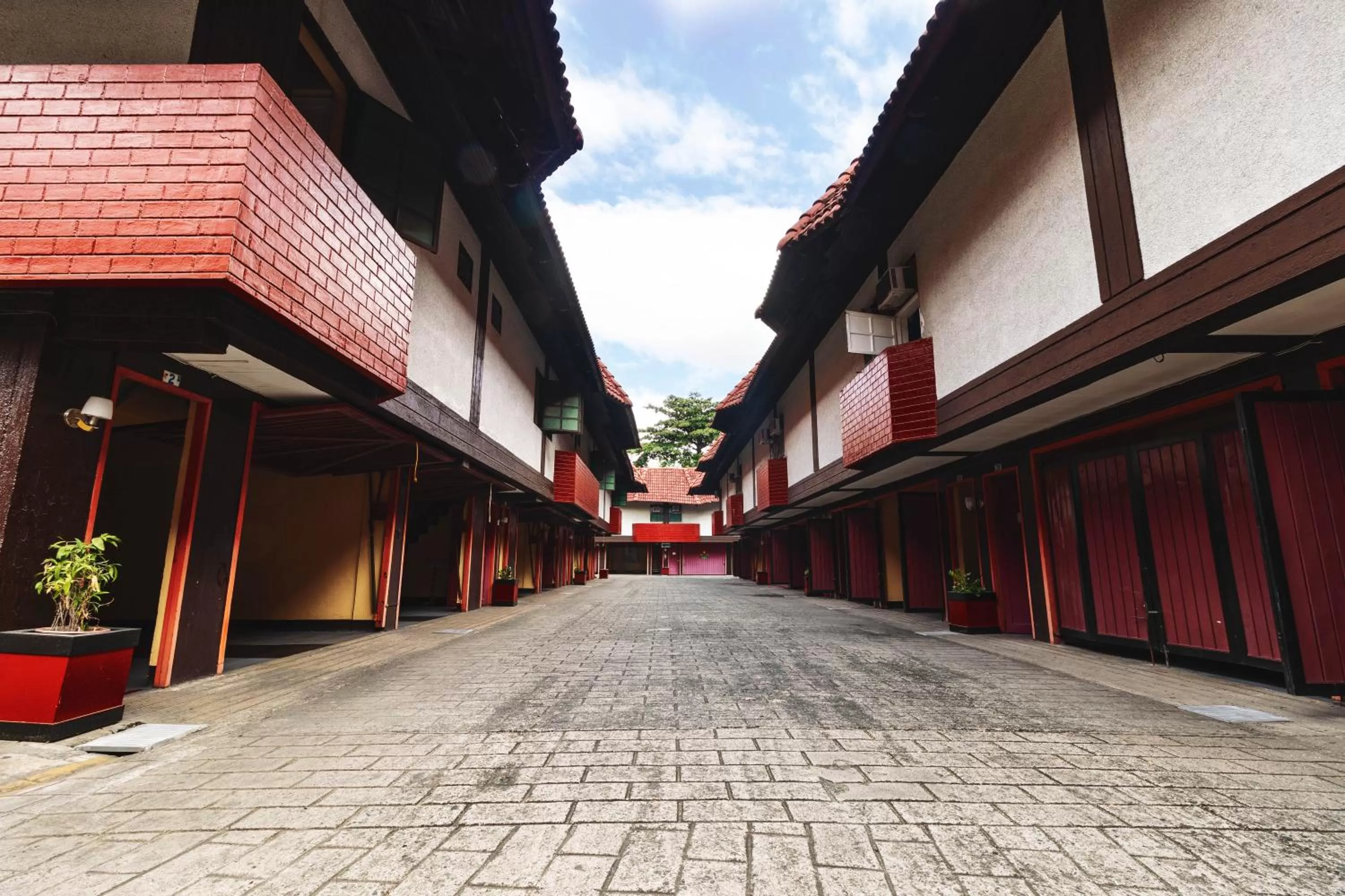 Property building in Town and Country Hotel V Mapa