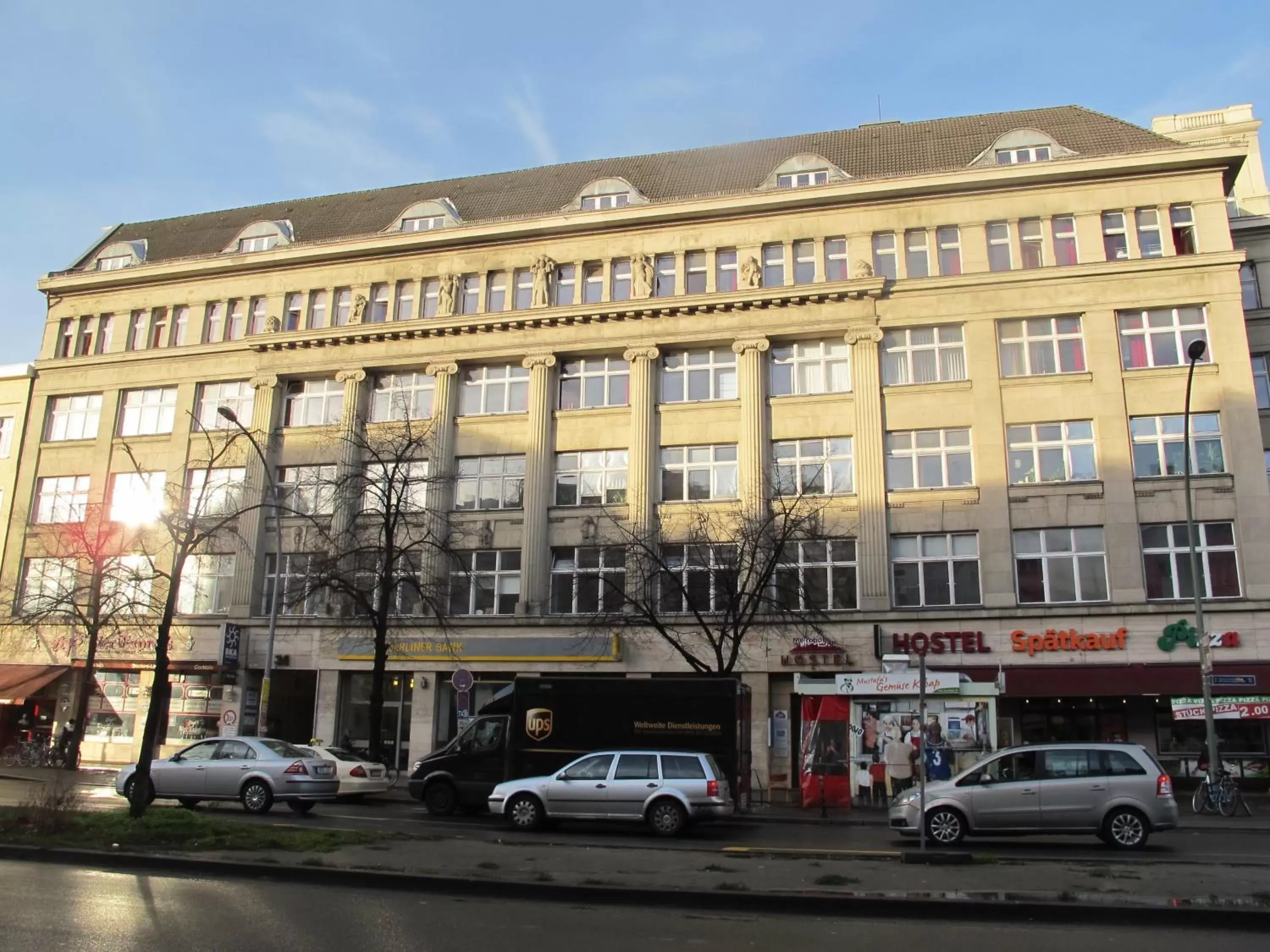 Facade/entrance, Property Building in Metropol Hostel Berlin