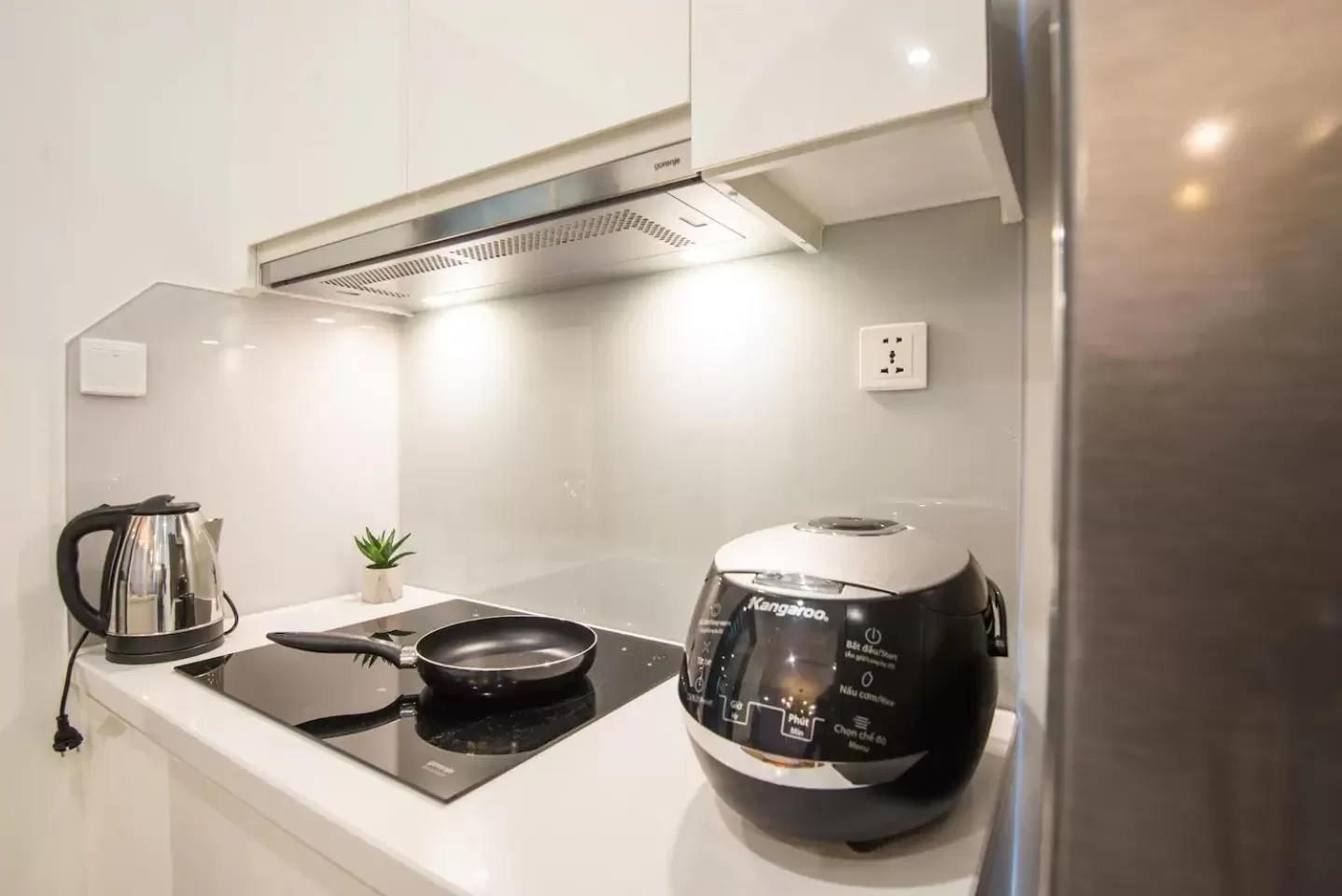 Kitchen/Kitchenette in Vinhomes Skylake Apartment - by Bayhomes