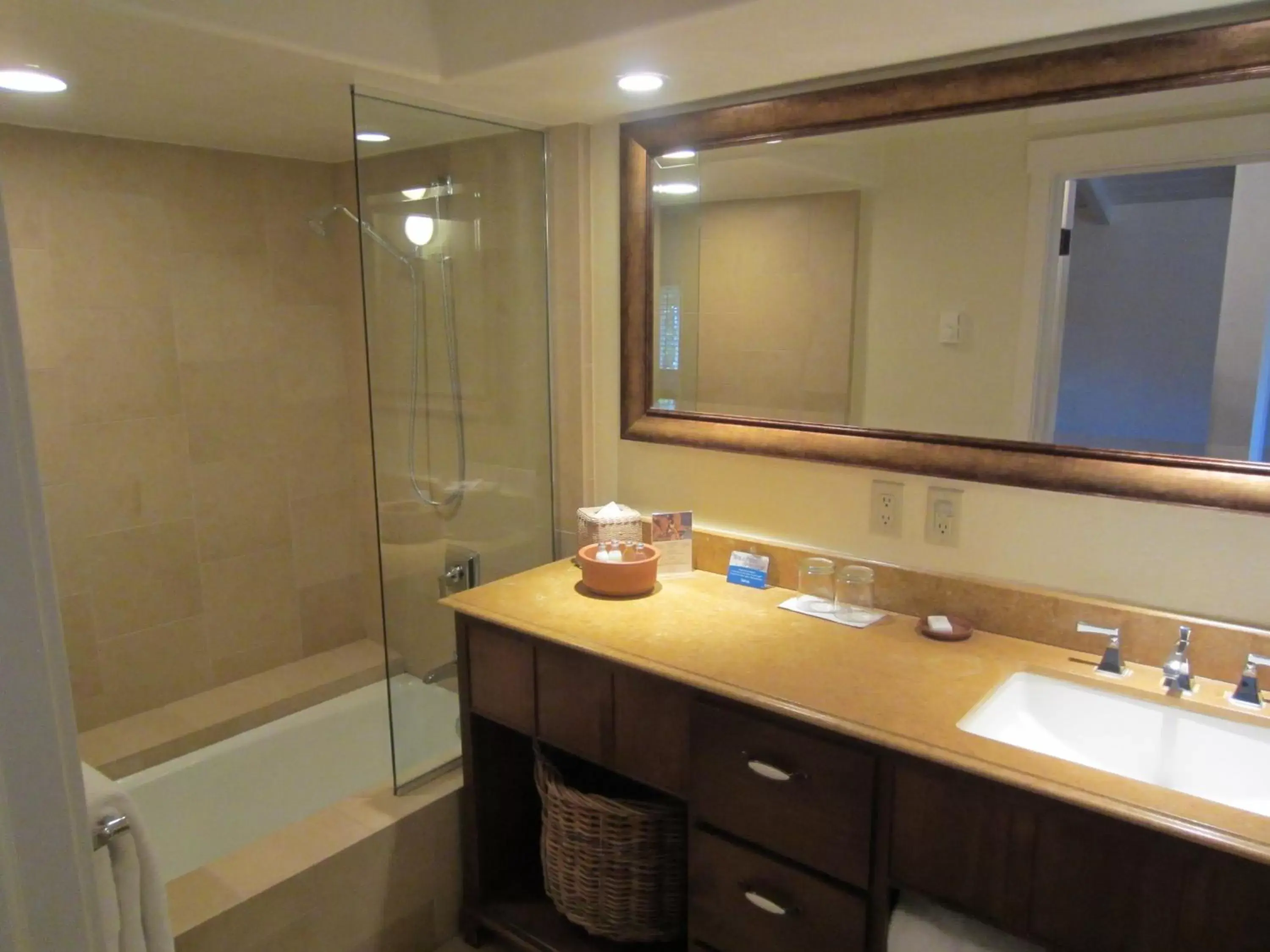 Bathroom in Hotel Pacific