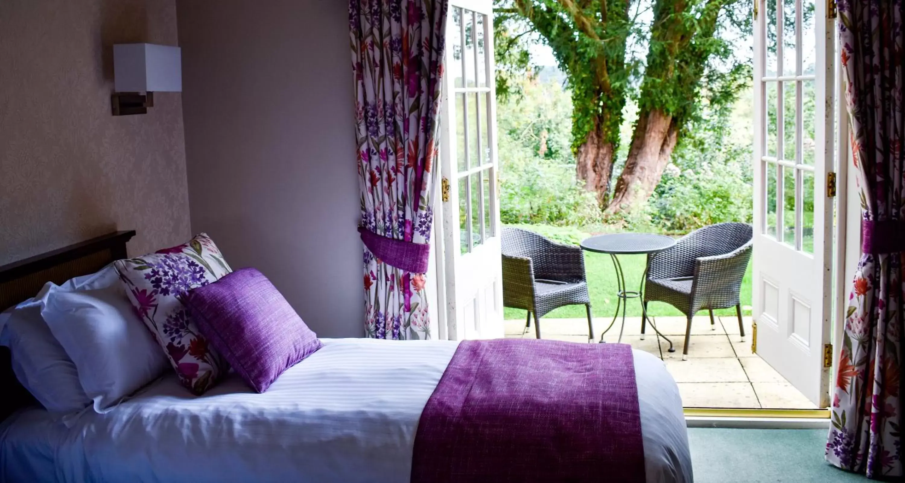 Bed in Dovecliff Hall Hotel