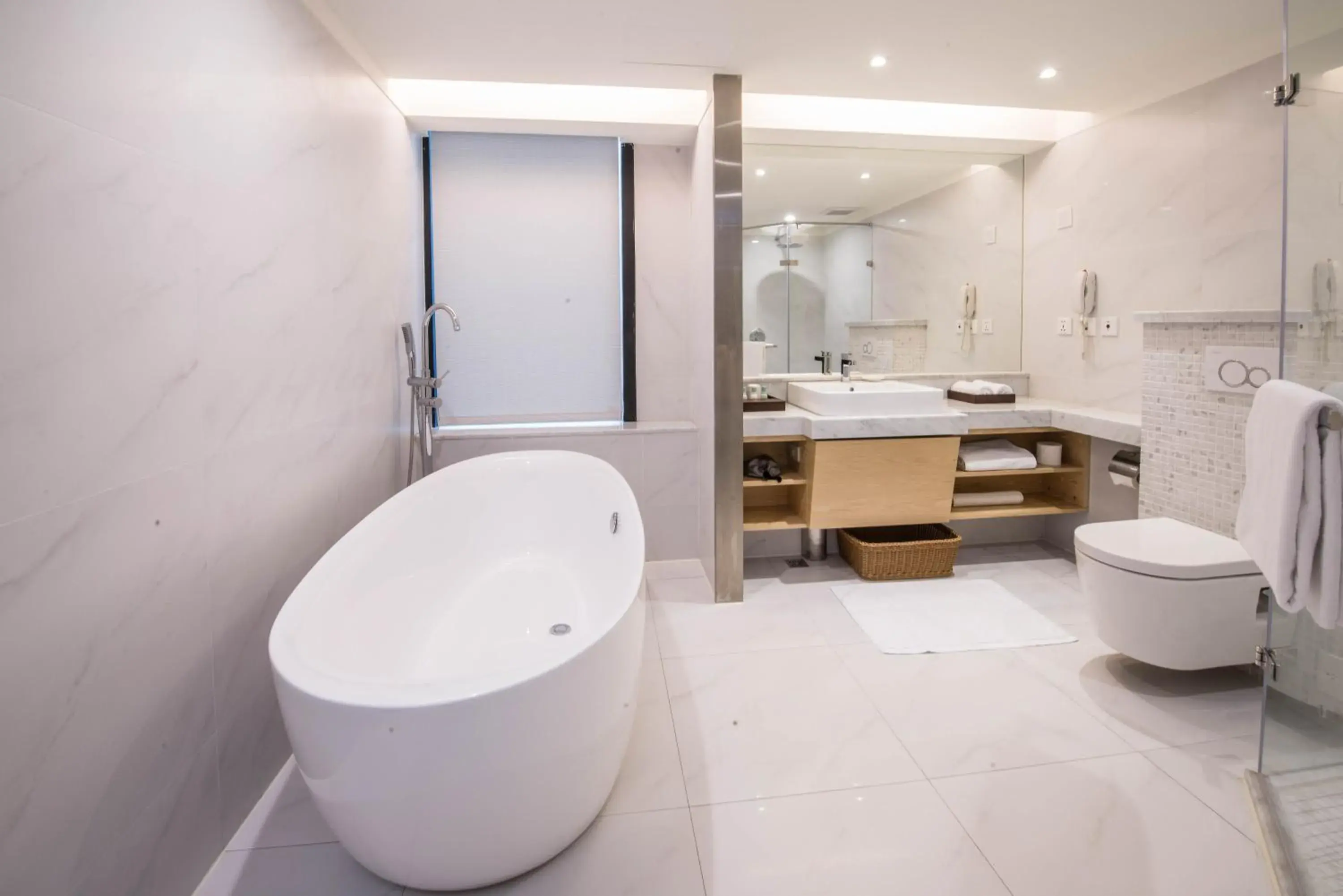 Shower, Bathroom in Sonnien Hotel