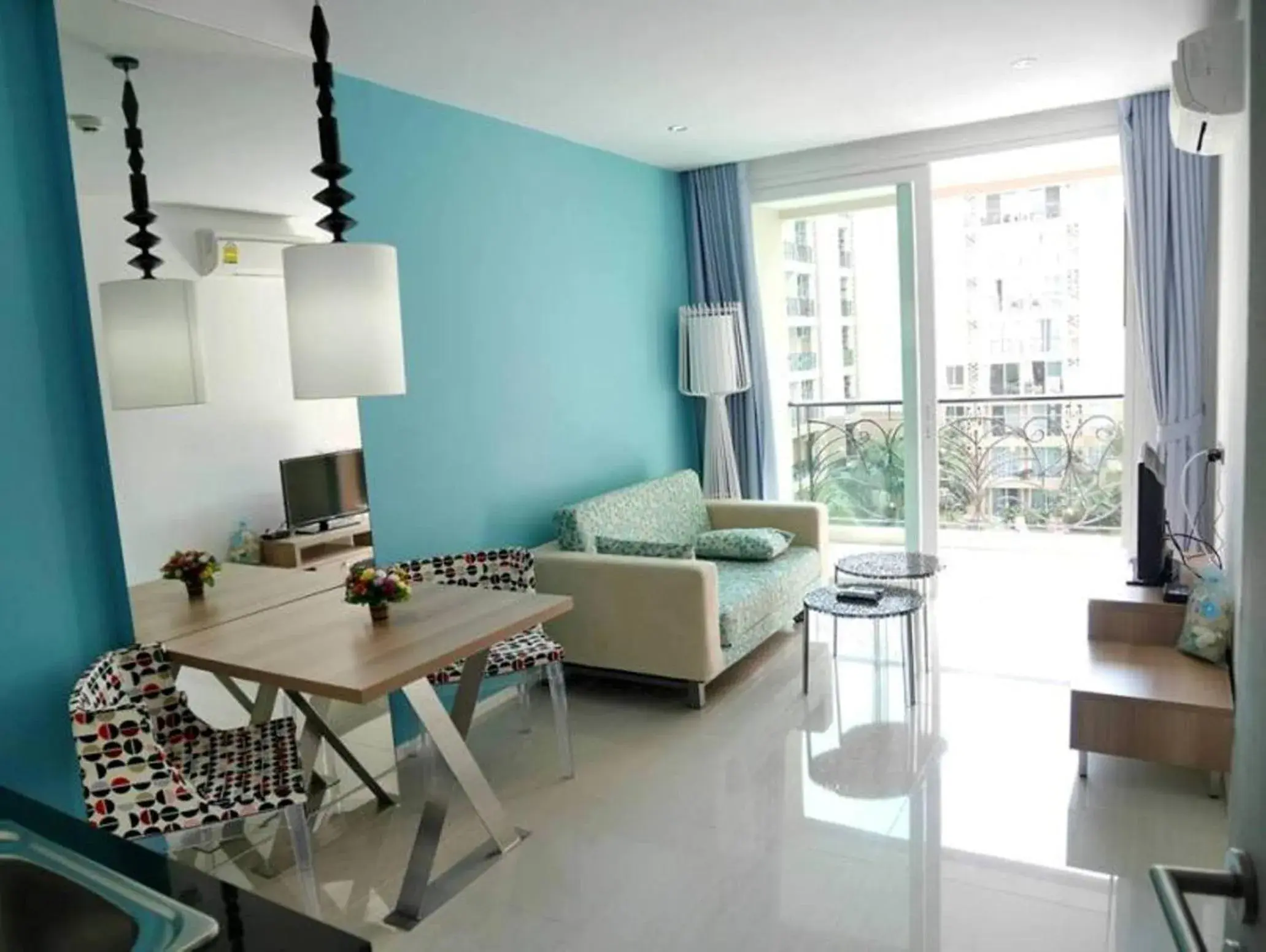 Living room, Seating Area in Atlantic Condo Resort Pattaya by Panisara