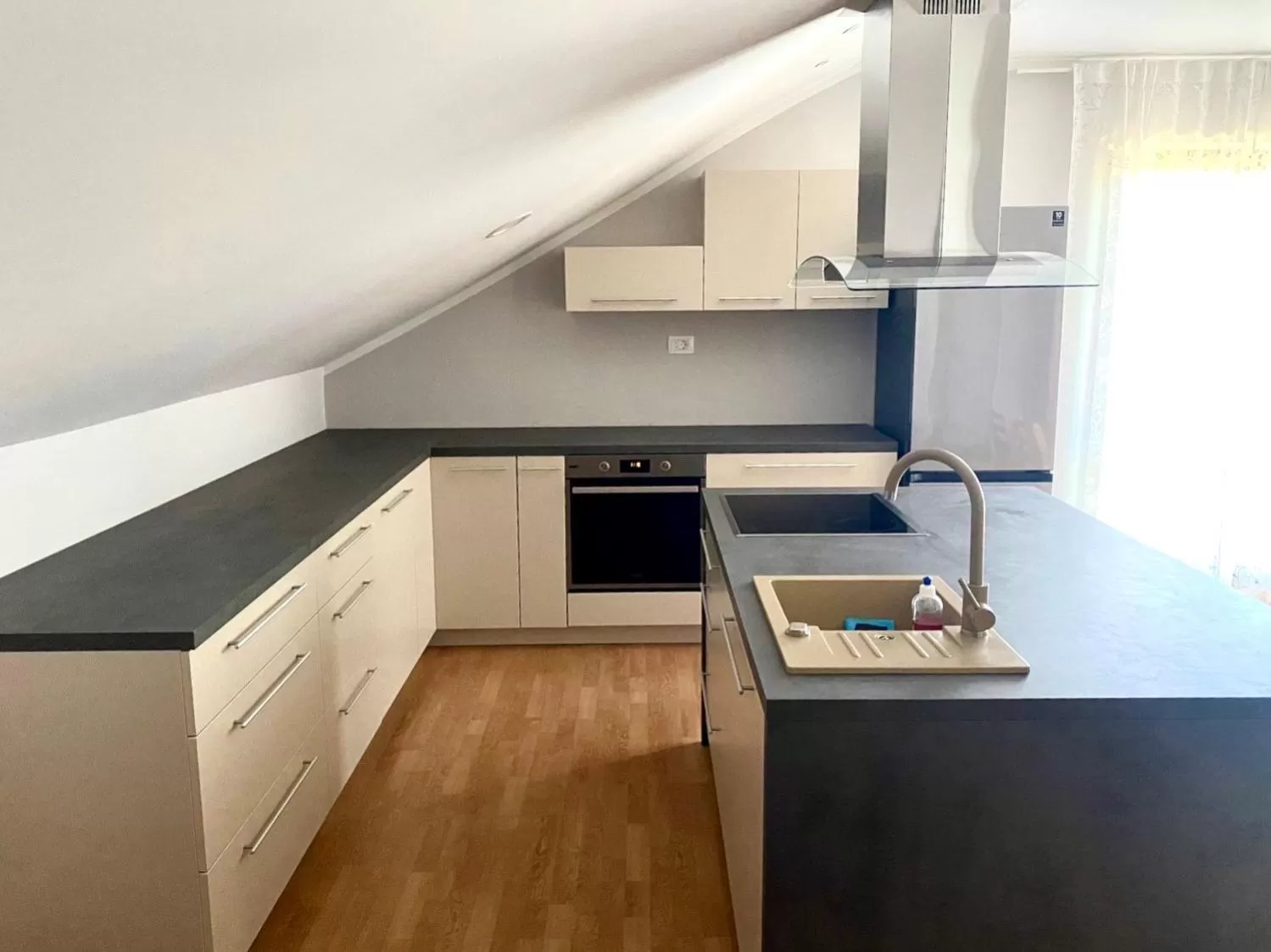 Kitchen or kitchenette in HOP HOUSE Garni Hotel