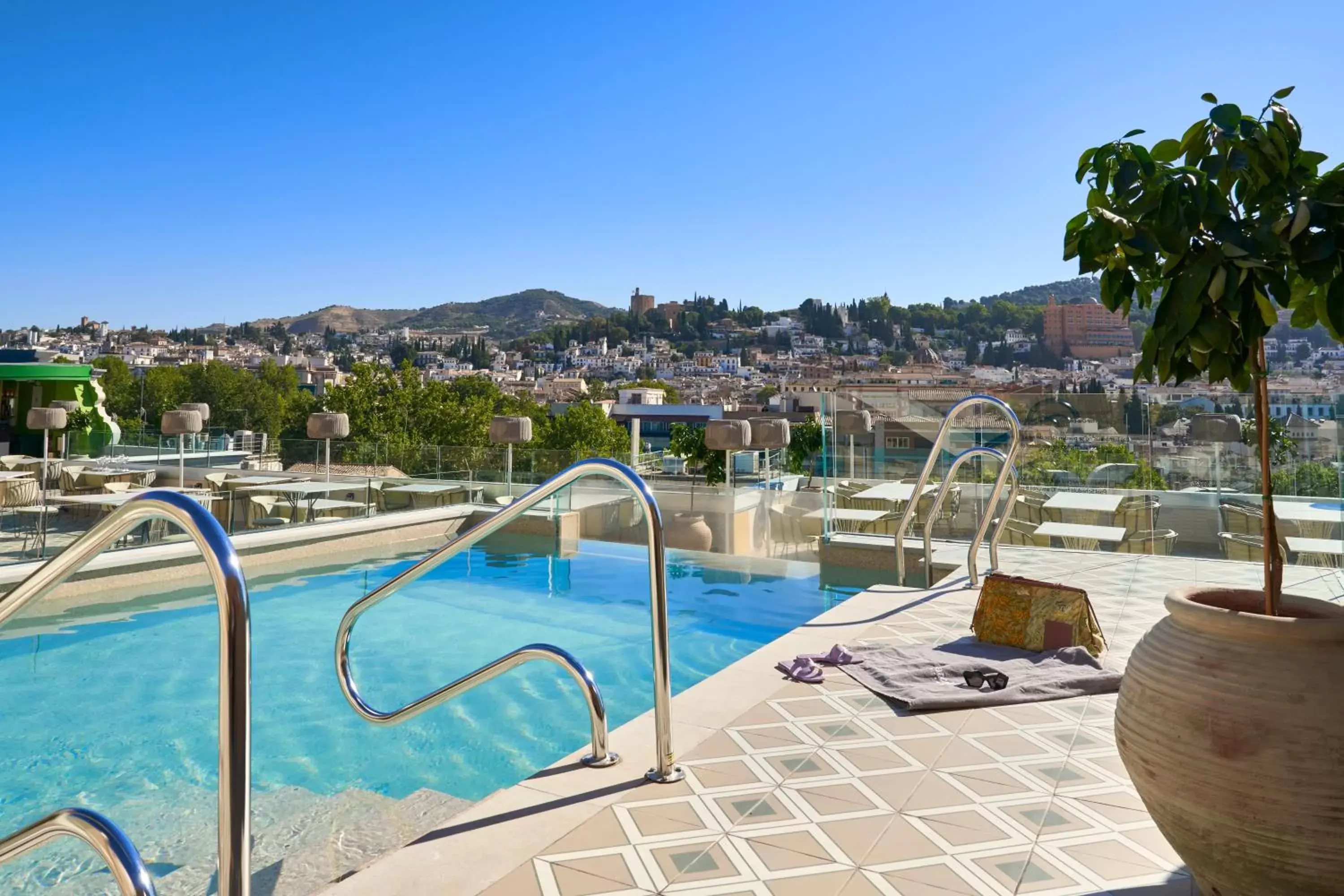 Balcony/Terrace, Swimming Pool in Barceló Carmen Granada
