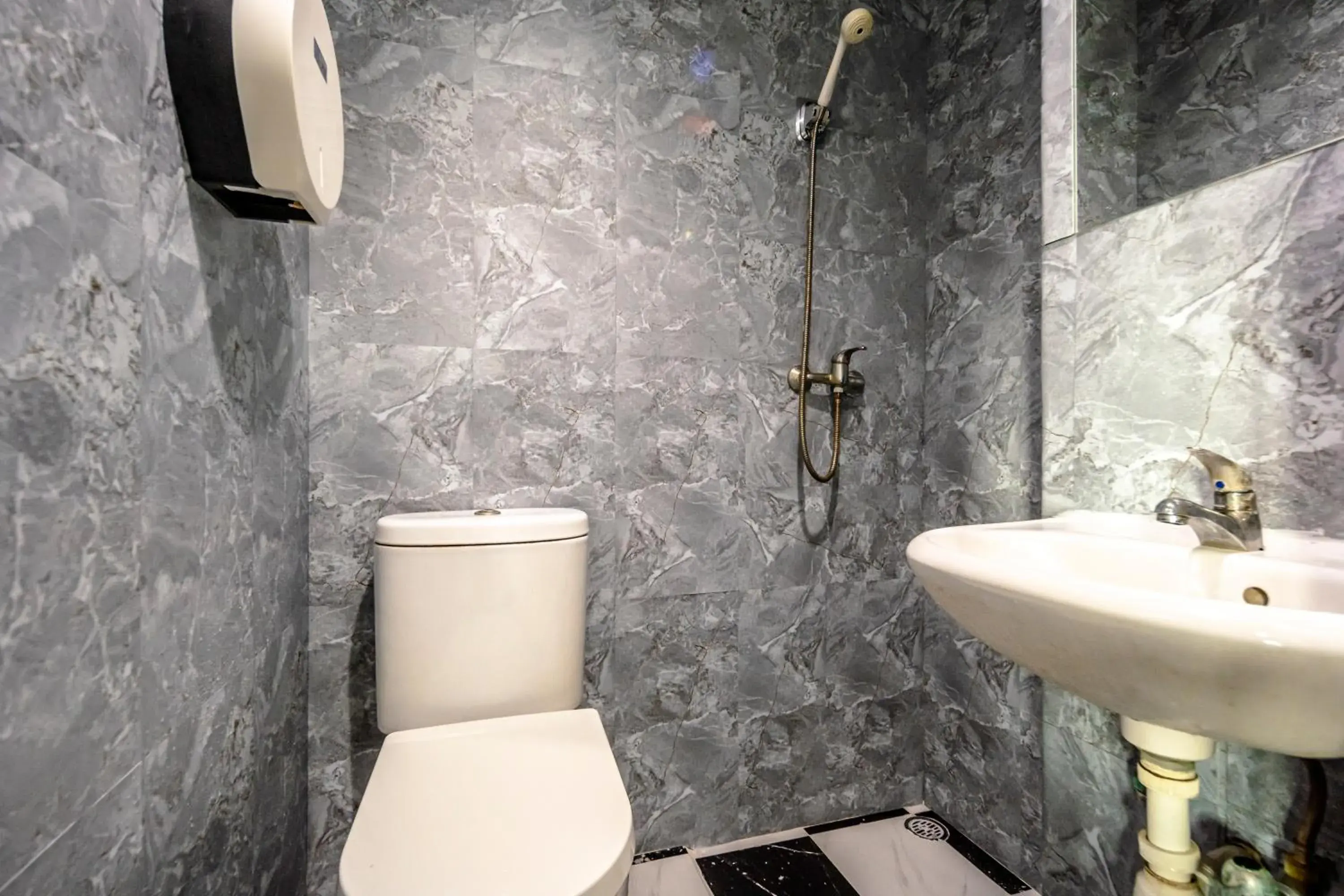 Shower, Bathroom in K Hotel 1515