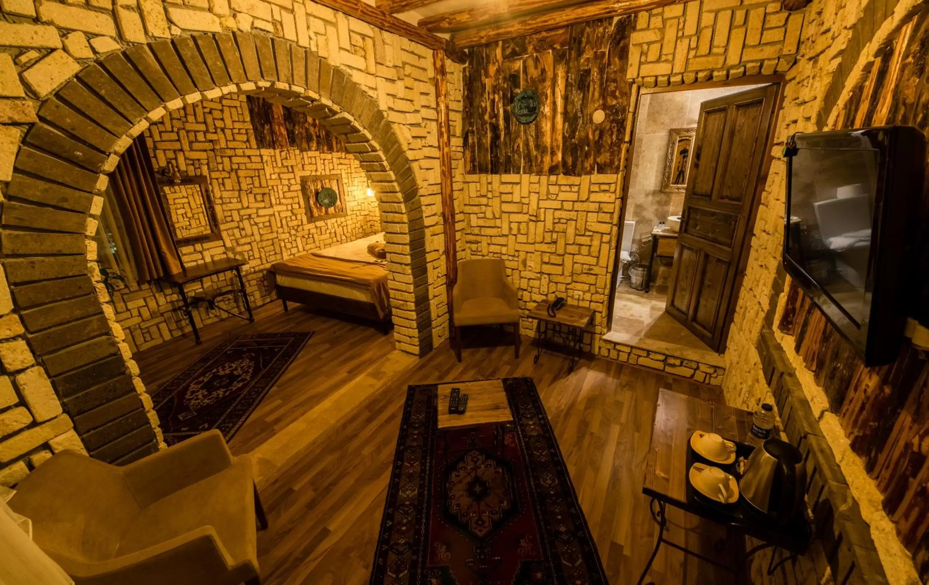 Bed, Seating Area in Elite Cave Suites