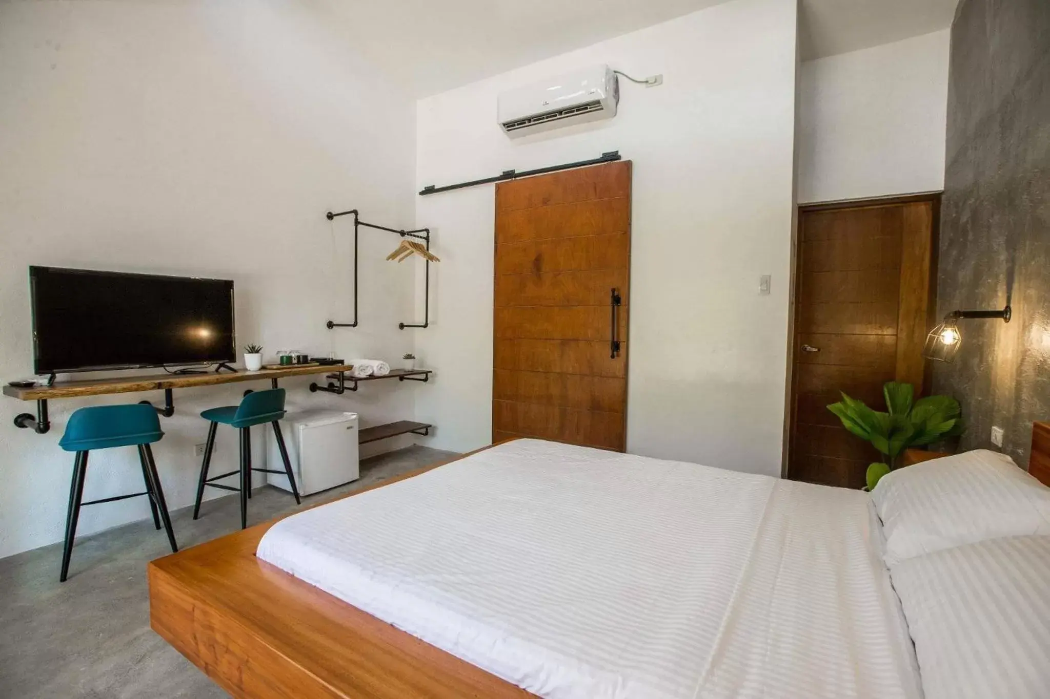 Photo of the whole room, Bed in Summer Days Photo of the whole room, Bed in Summer Days