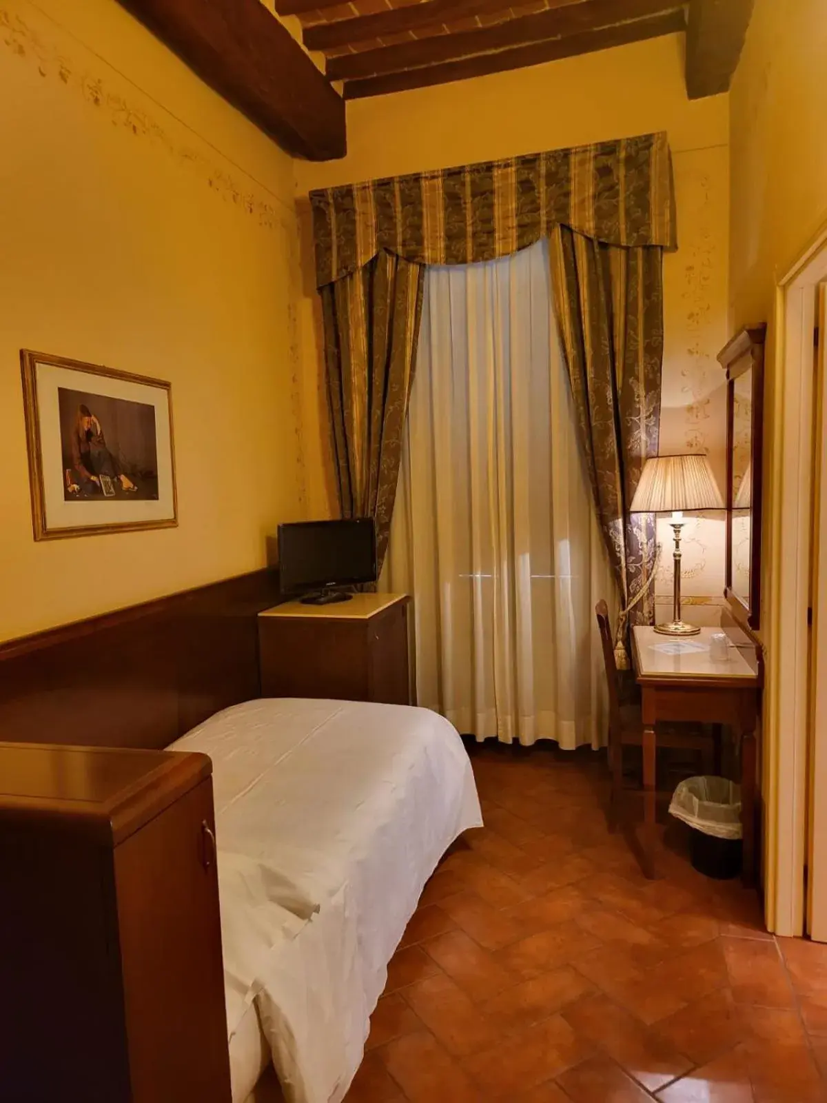 Bedroom, Bed in Hotel Logge Dei Mercanti