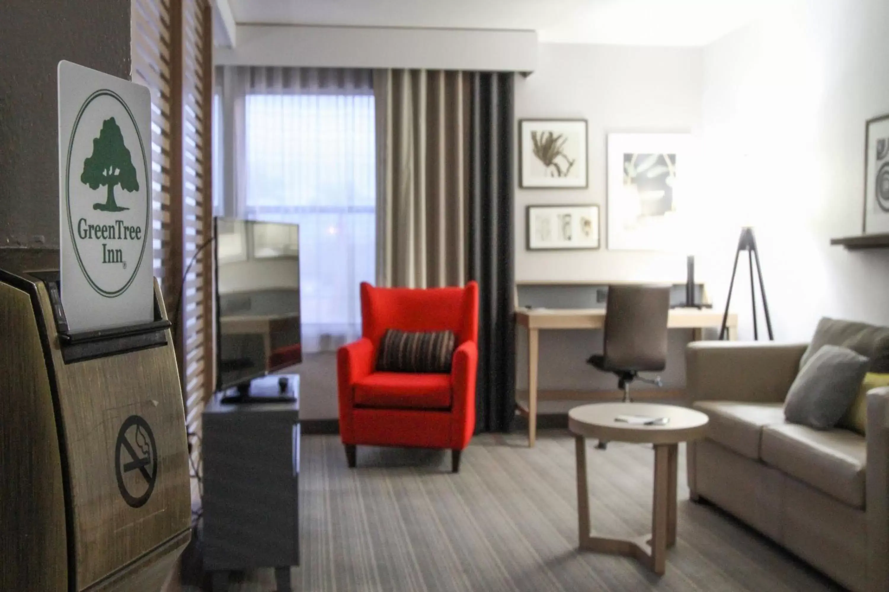 Living room, Seating Area in GreenTree Inn & Suites Phoenix Sky Harbor
