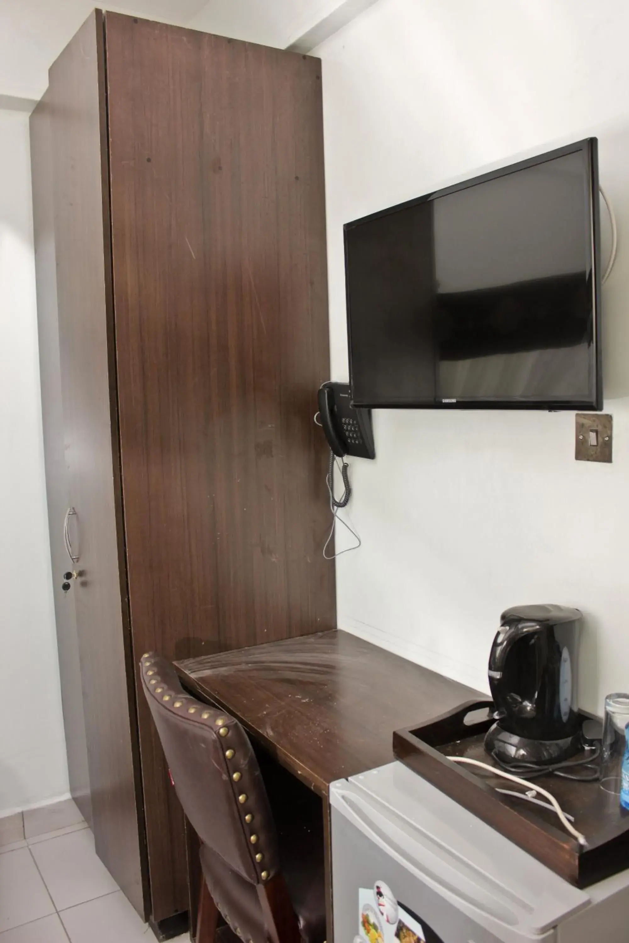 Bedroom, TV/Entertainment Center in Hadassah Hotel