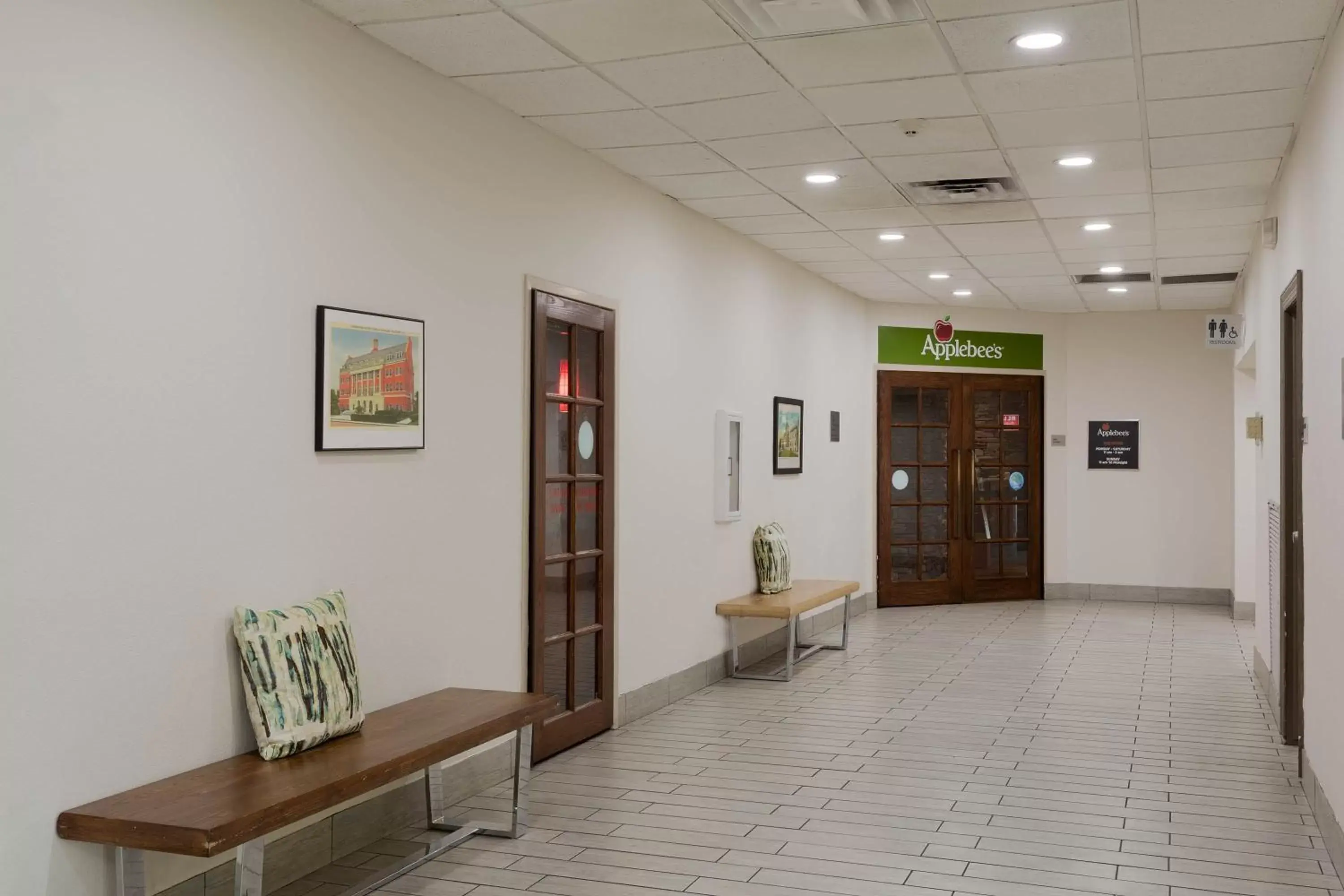 Seating area in Wyndham Garden Tallahassee Capitol Near FSU