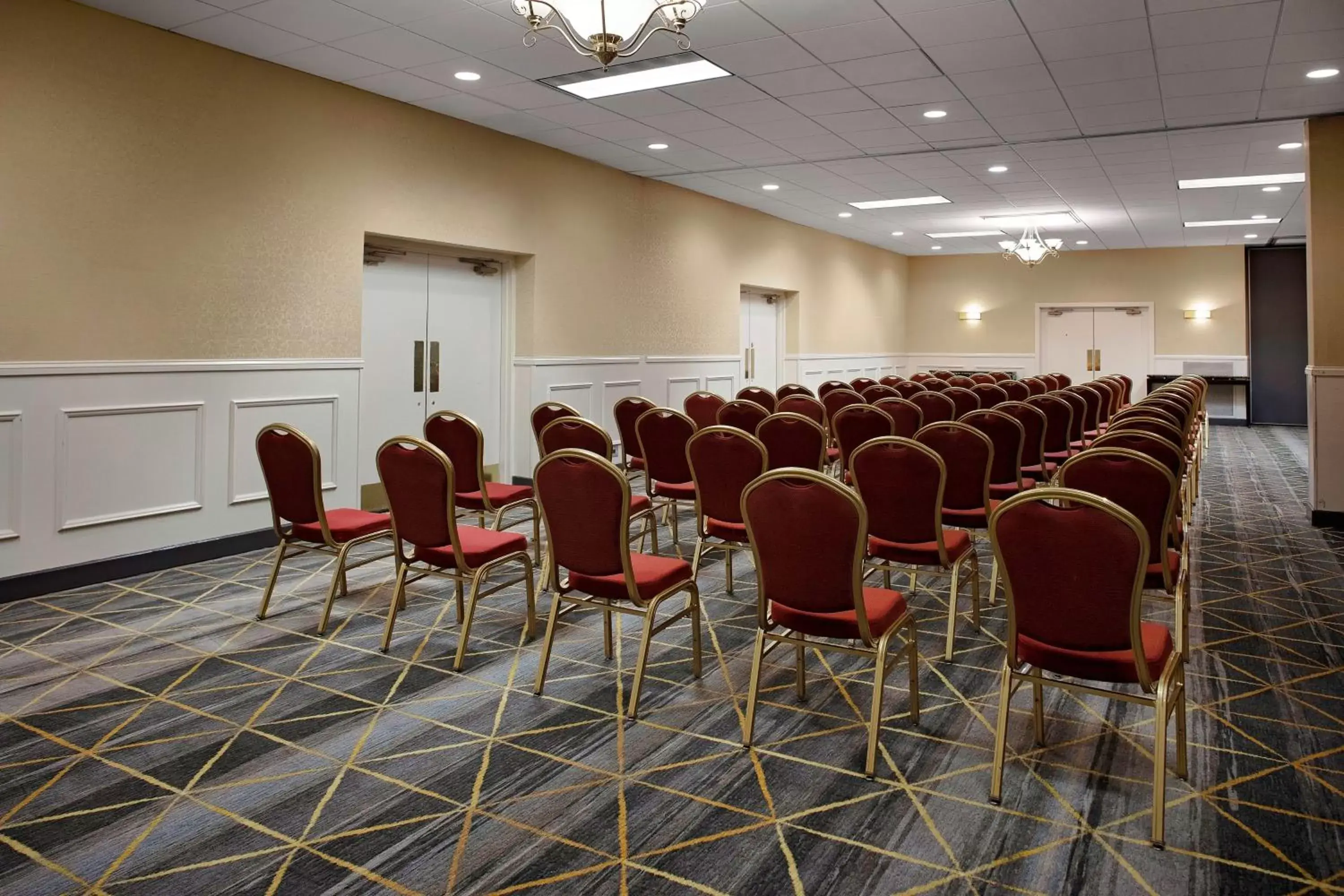 Meeting/conference room in Holiday Inn & Suites Boston Peabody, an IHG Hotel