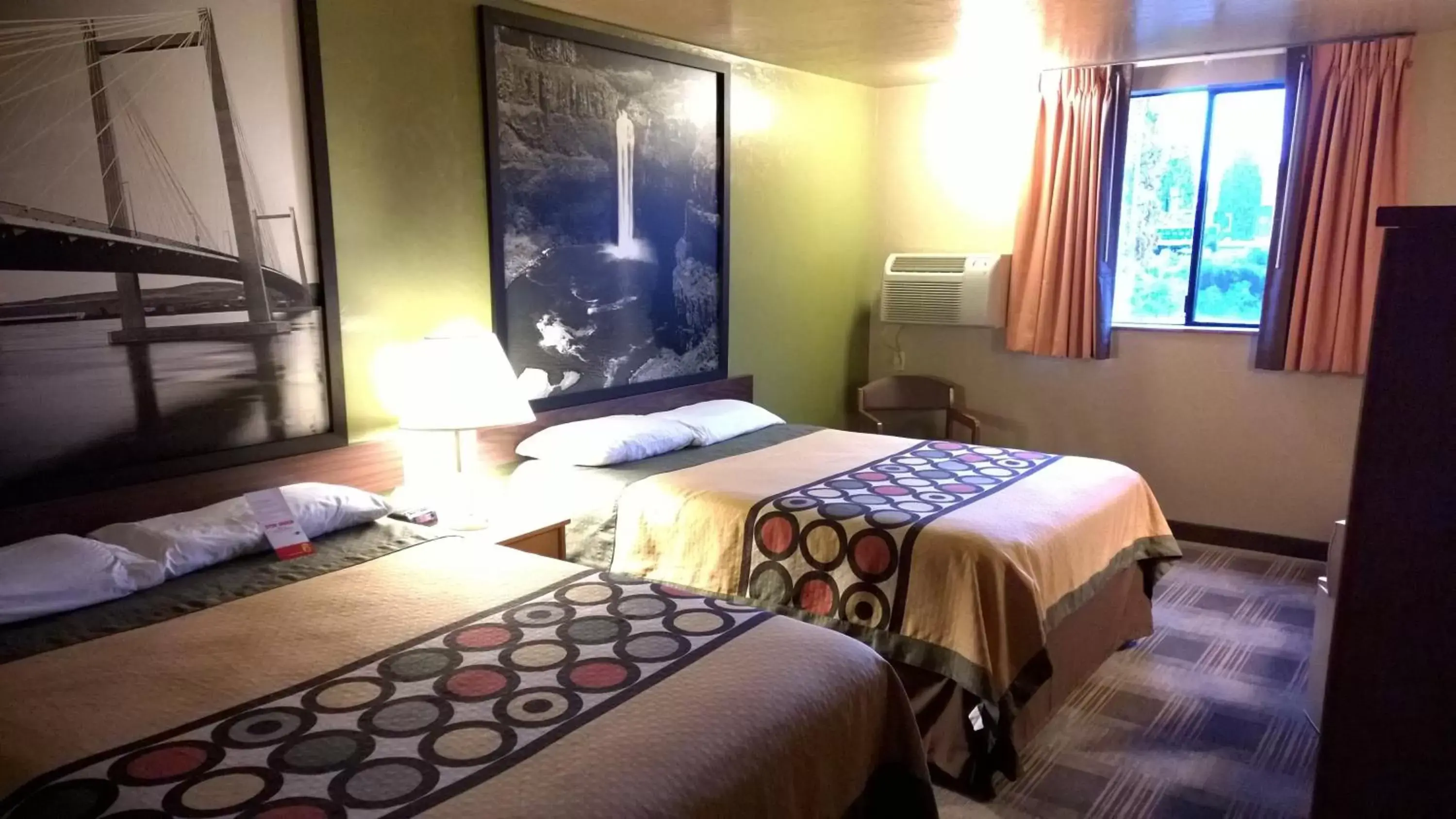 Bedroom, Bed in SureStay Hotel by Best Western Ellensburg