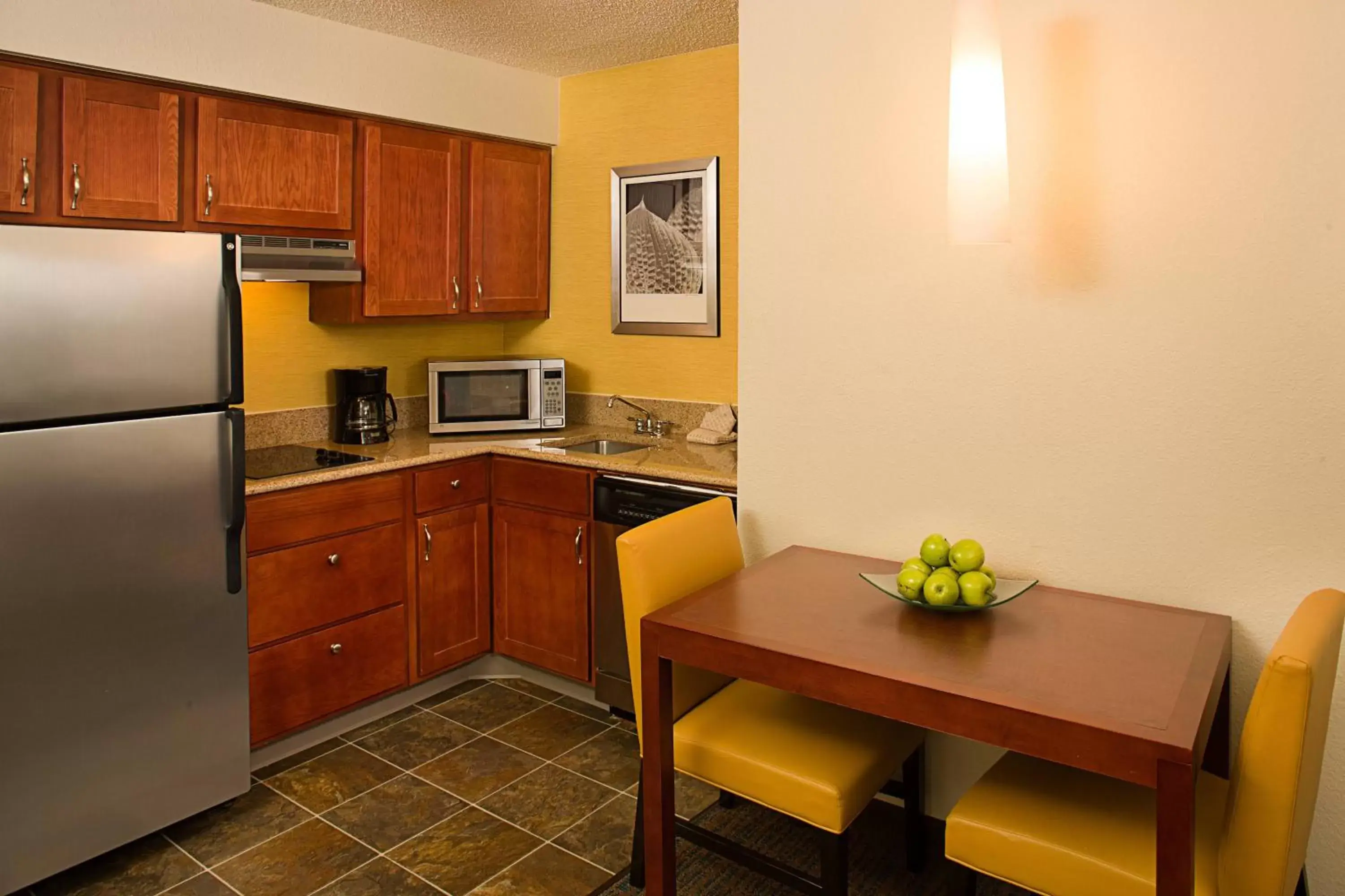 Kitchen or kitchenette, Kitchen/Kitchenette in Residence Inn Dallas Addison/Quorum Drive