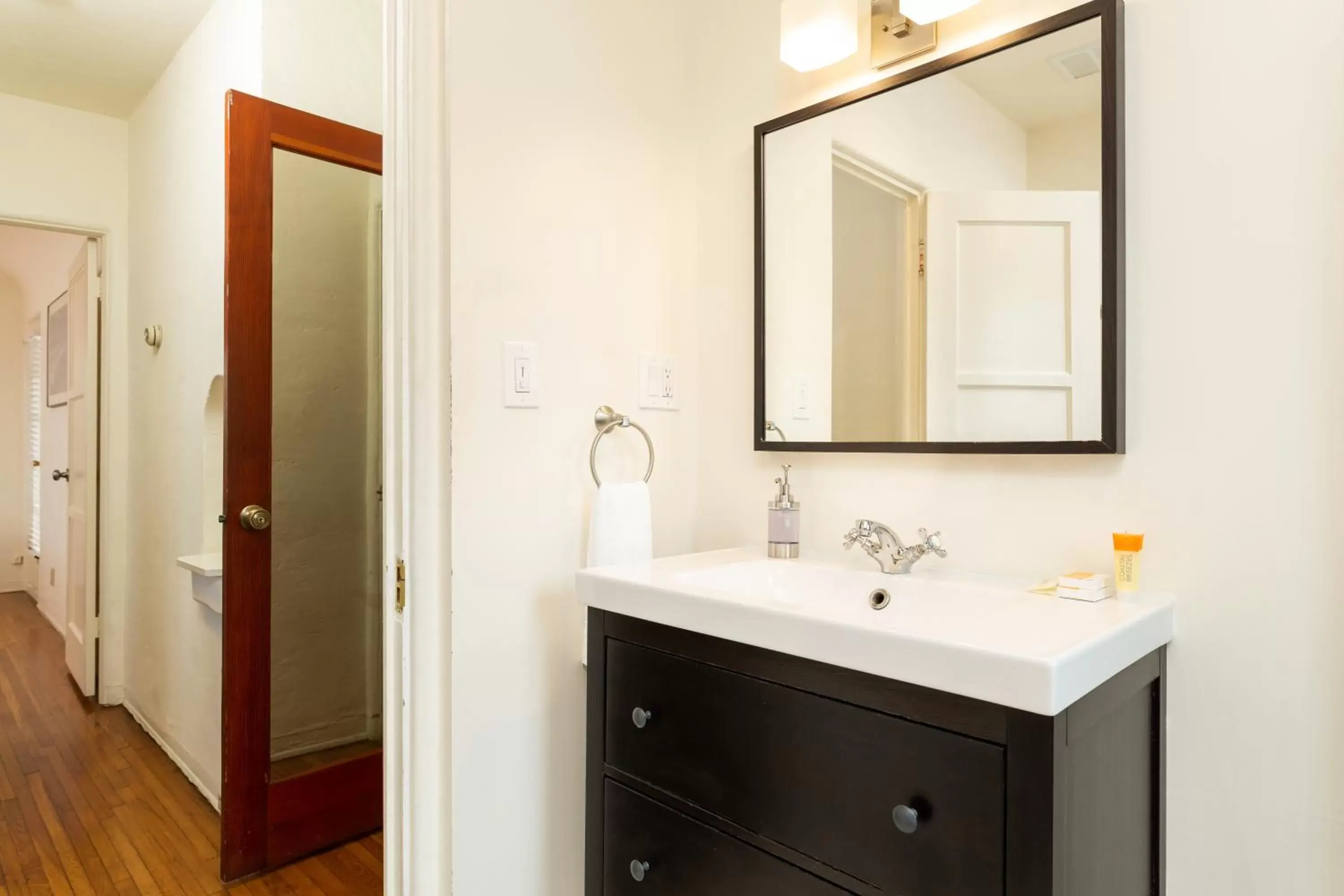 Bathroom in The Sea View Inn At The Beach