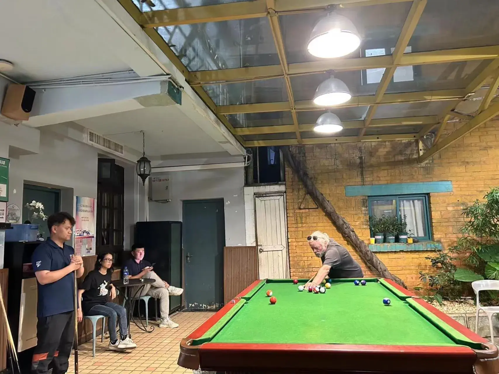 Activities, Billiards in Kunming Cloudland International Youth Hostel