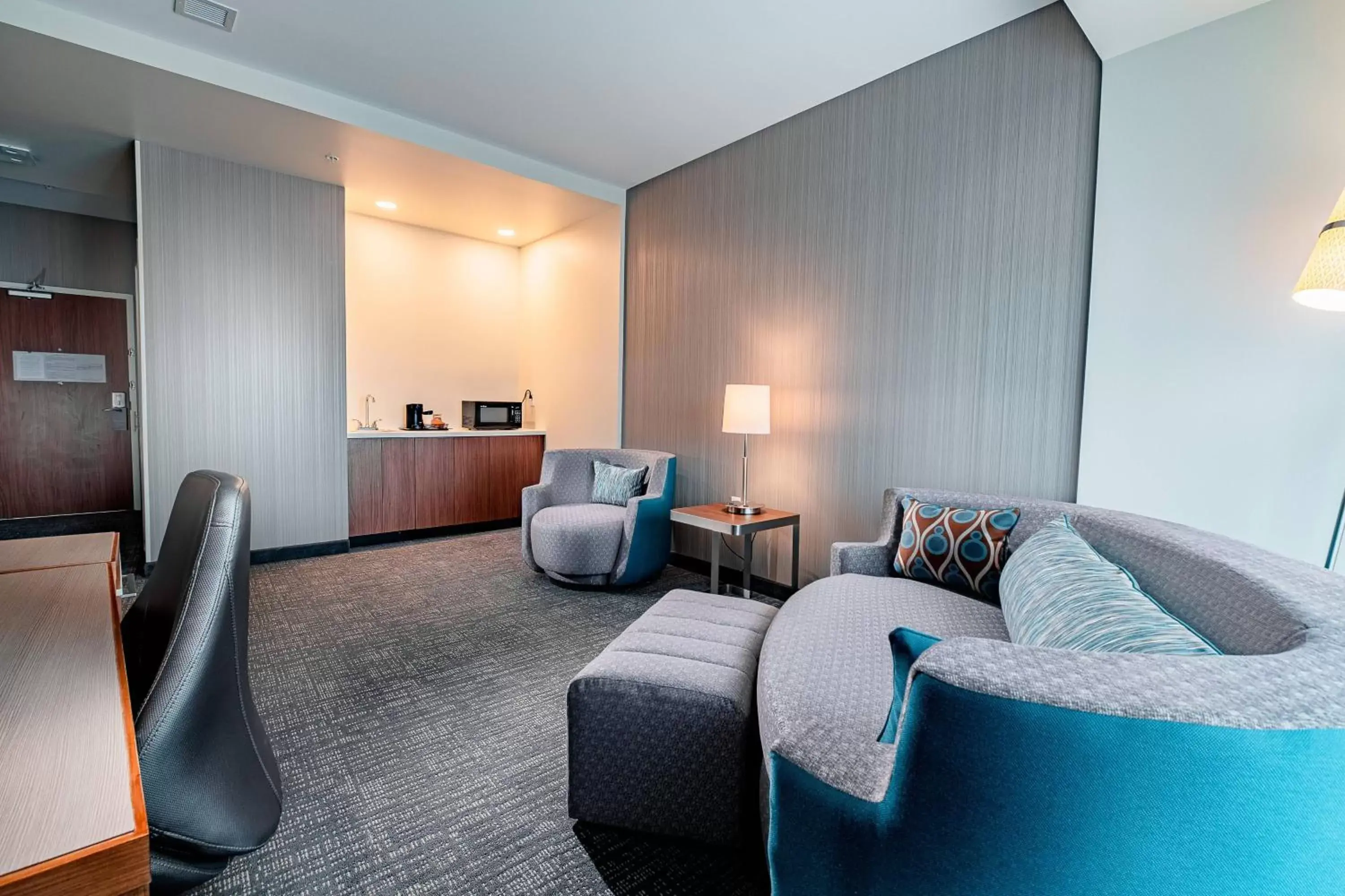 Living room, Seating Area in Courtyard by Marriott Toledo West