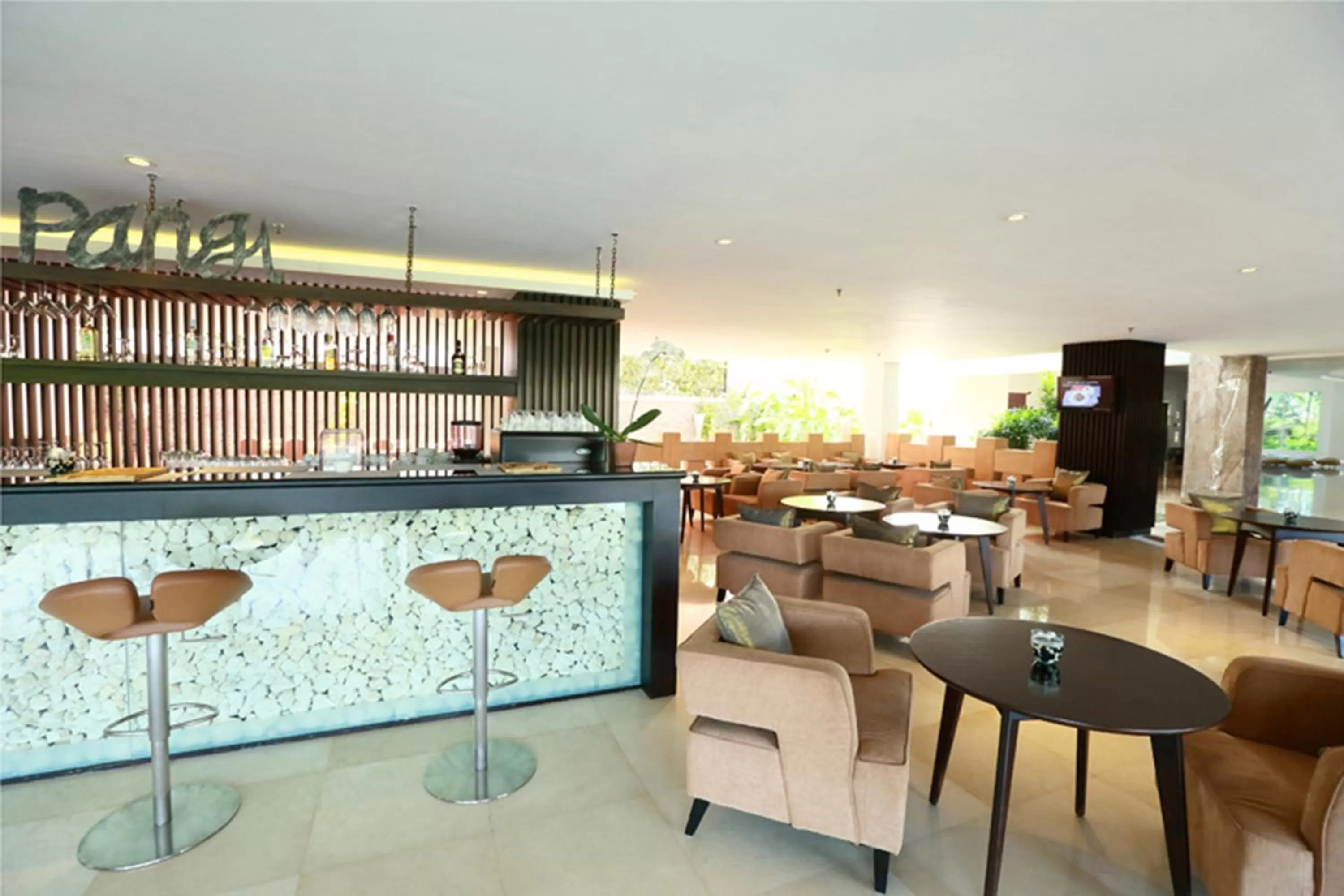 Lounge or bar in b Hotel Bali & Spa
