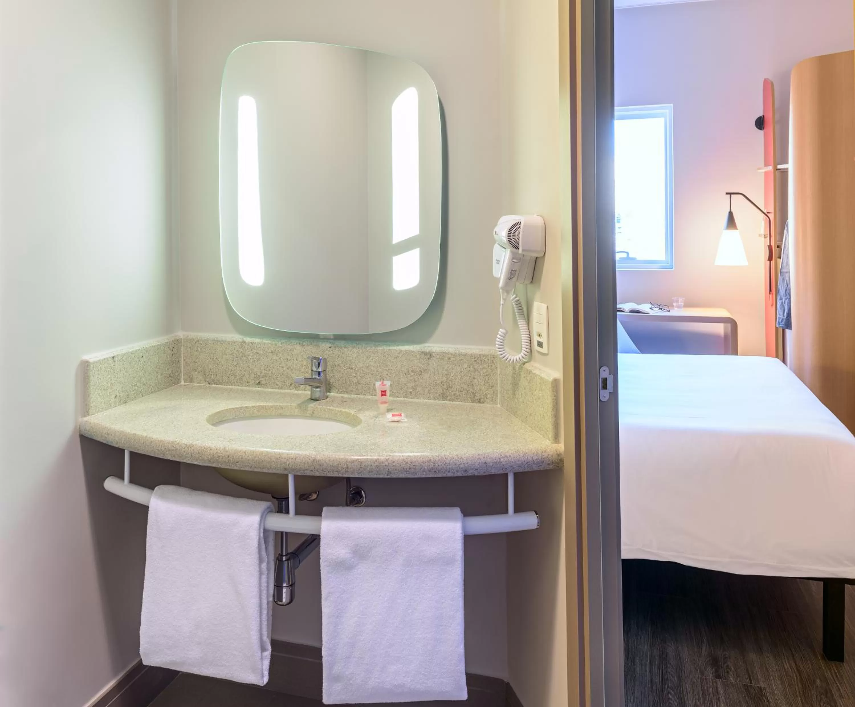 Photo of the whole room, Bed in ibis Sao Bernardo do Campo