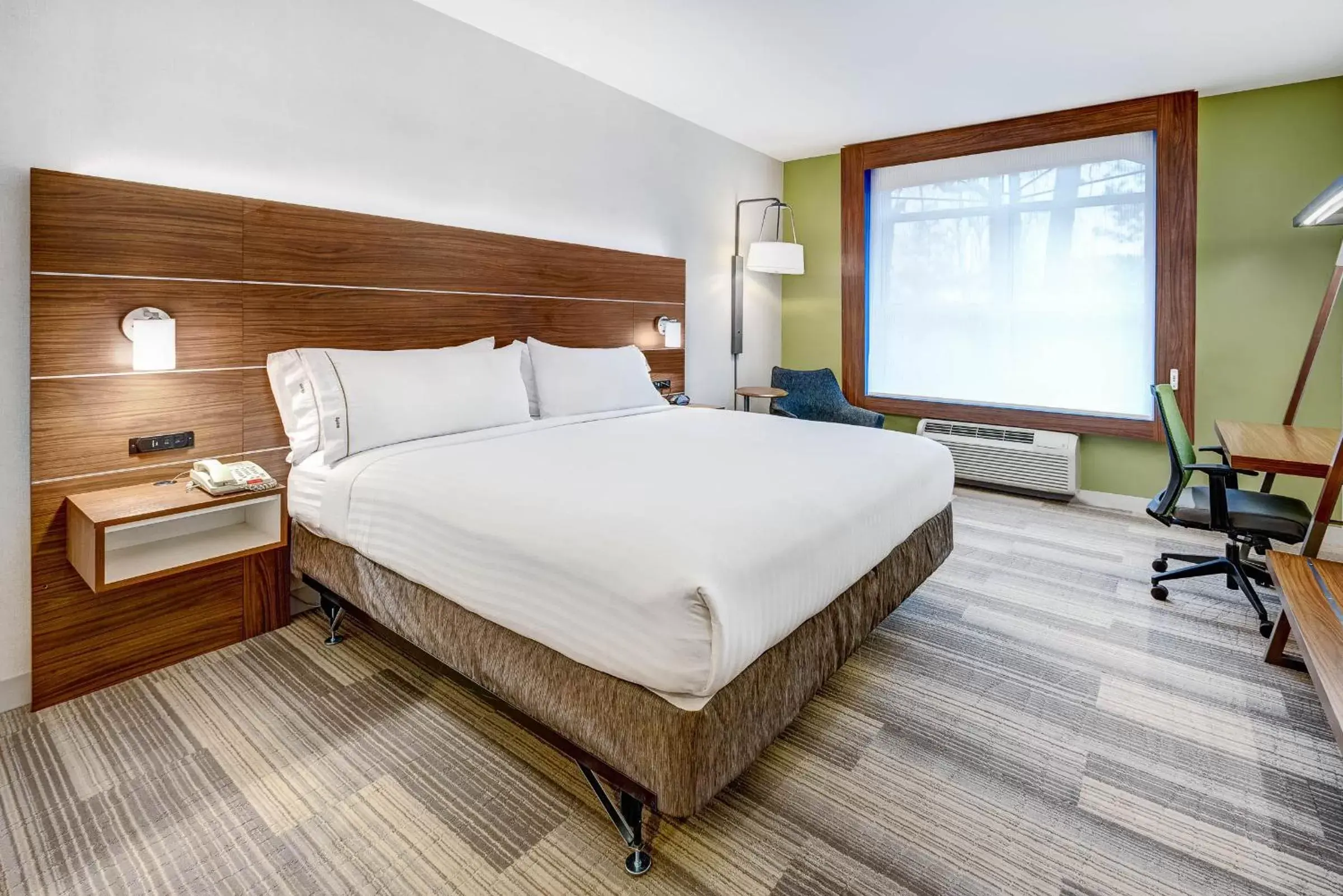 Day, Bed in Holiday Inn Express Woodbridge, an IHG Hotel